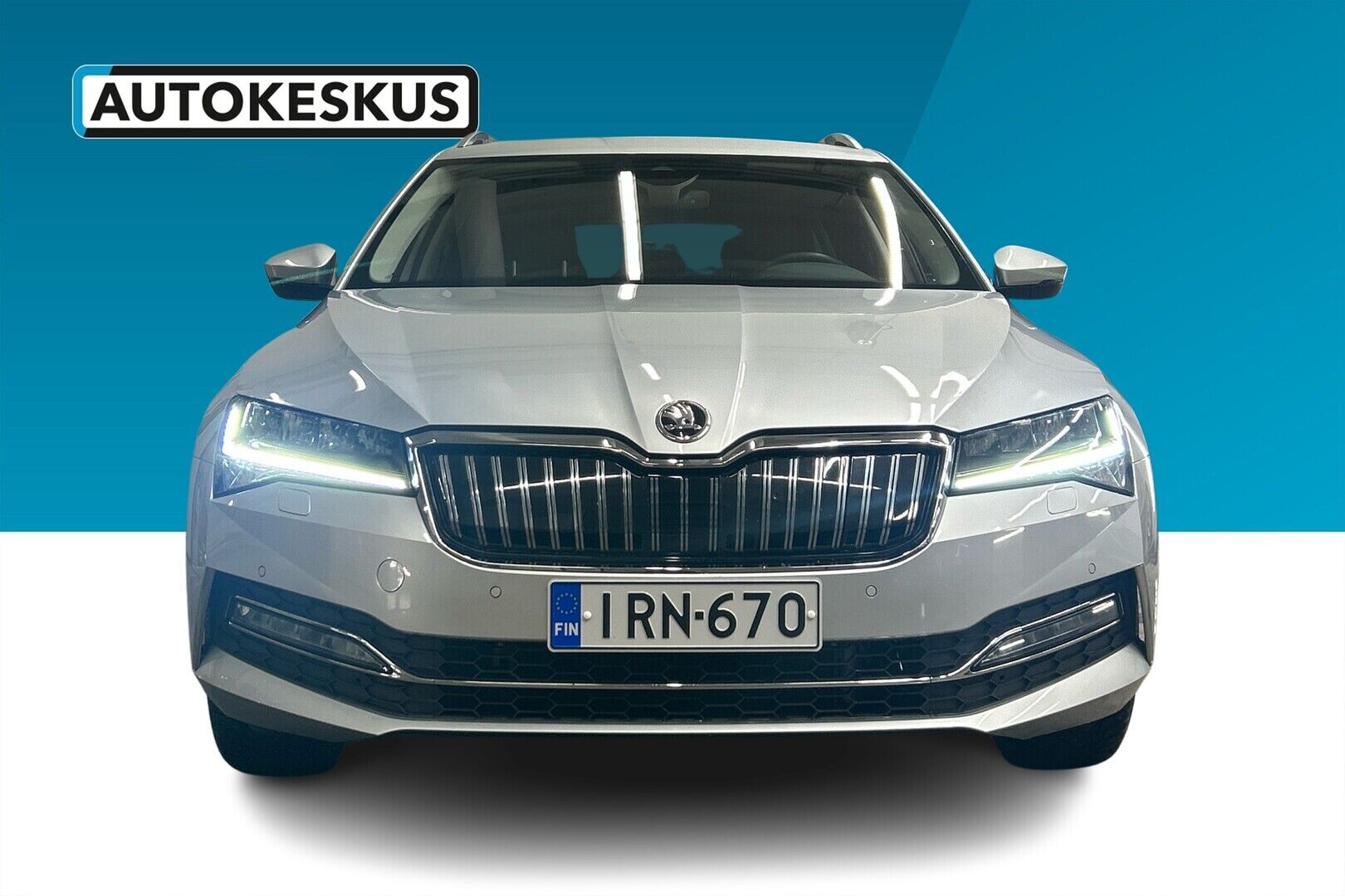 Skoda Superb iso kuva 3
