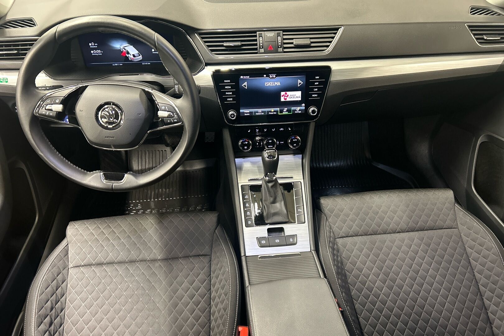 Skoda Superb iso kuva 6