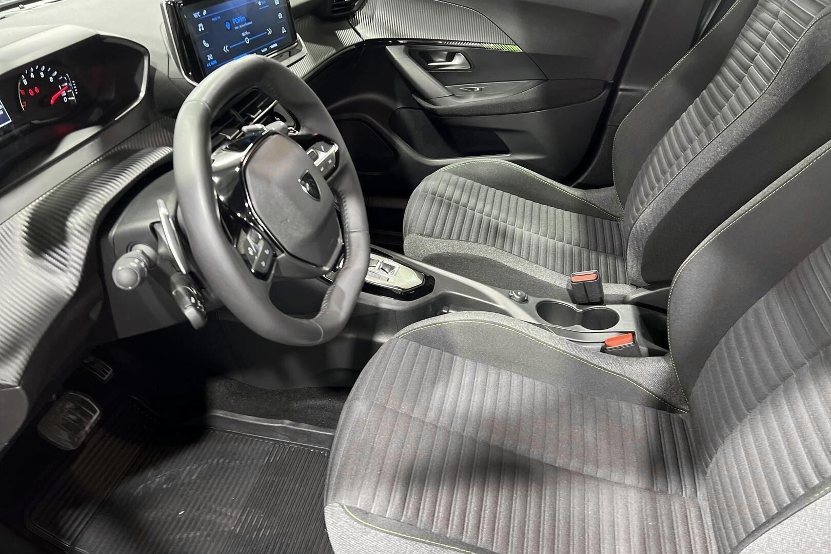Peugeot 2008 iso kuva 8