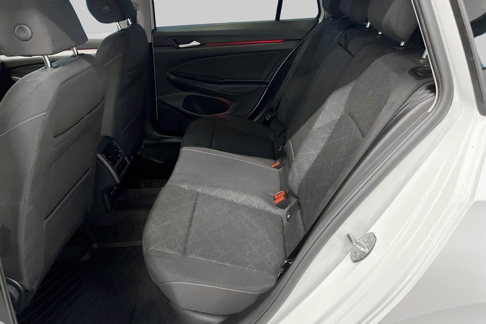 Volkswagen Golf iso kuva 10