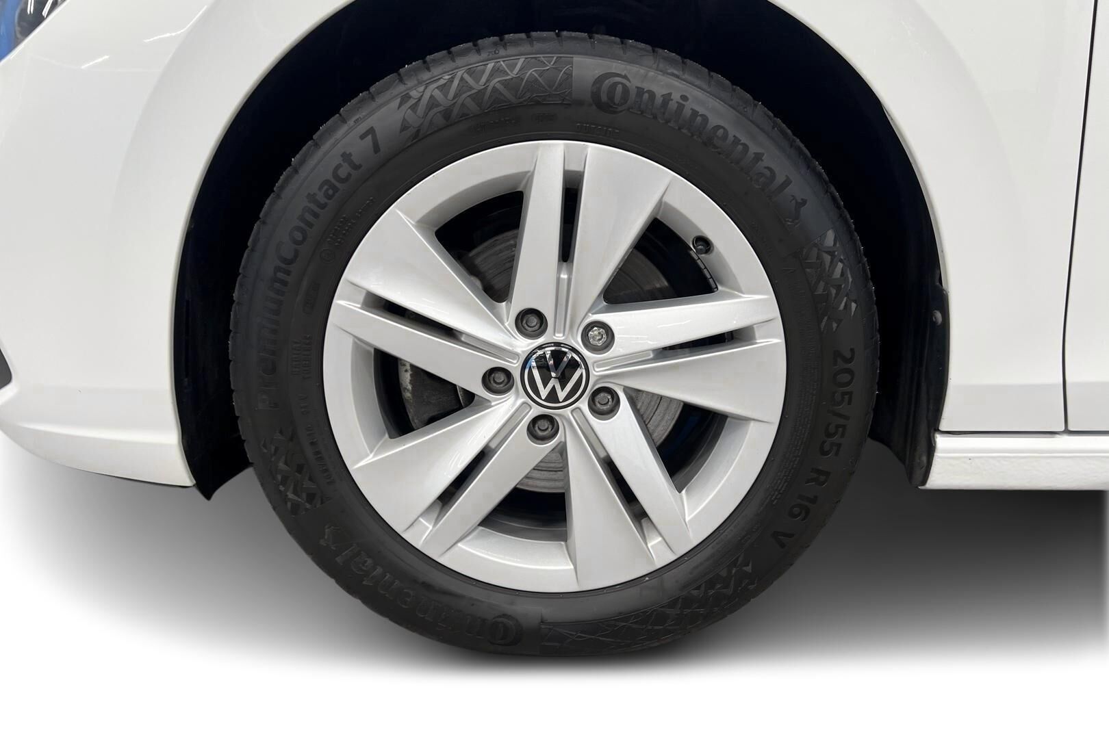 Volkswagen Golf iso kuva 13