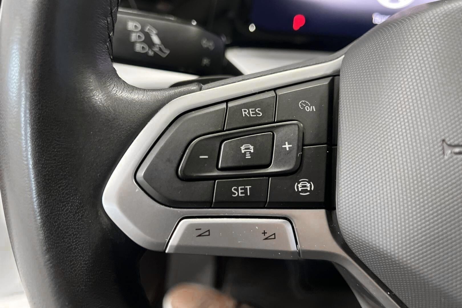 Volkswagen Golf iso kuva 15