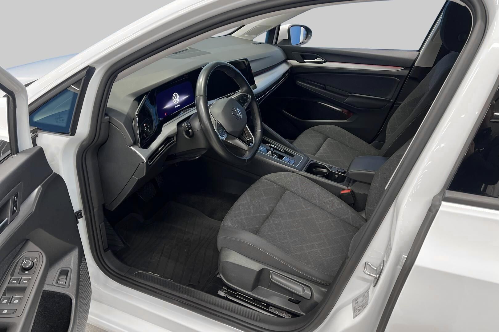 Volkswagen Golf iso kuva 9