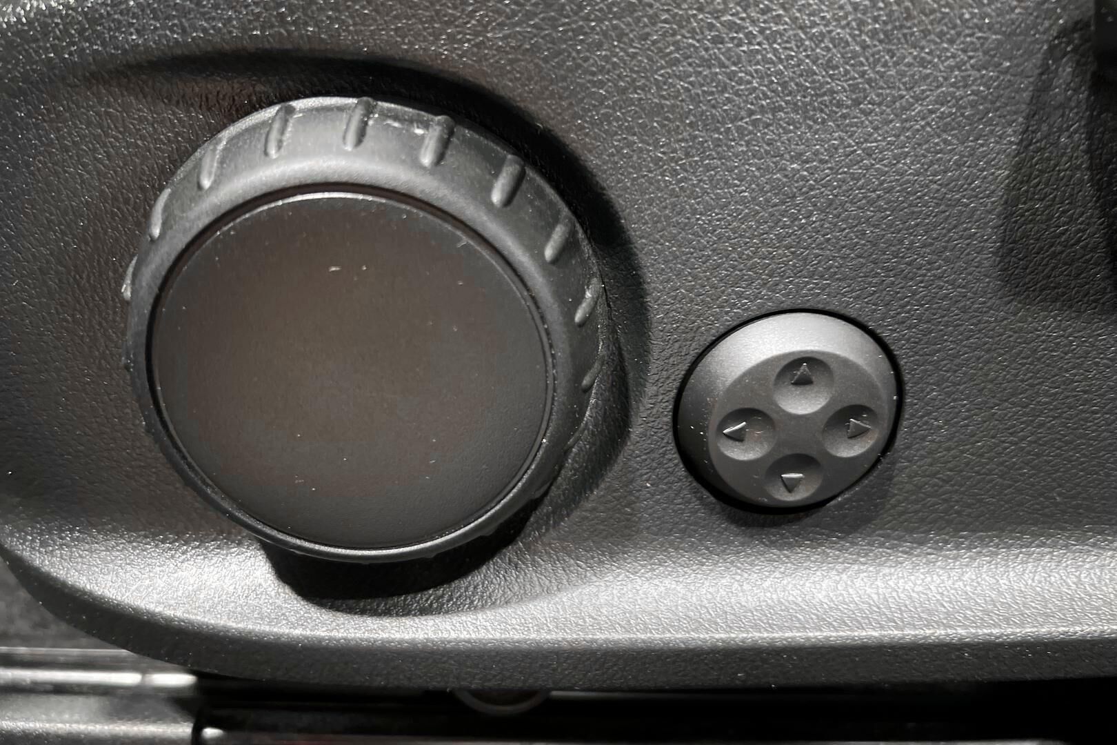 Mercedes-Benz EQB iso kuva 13