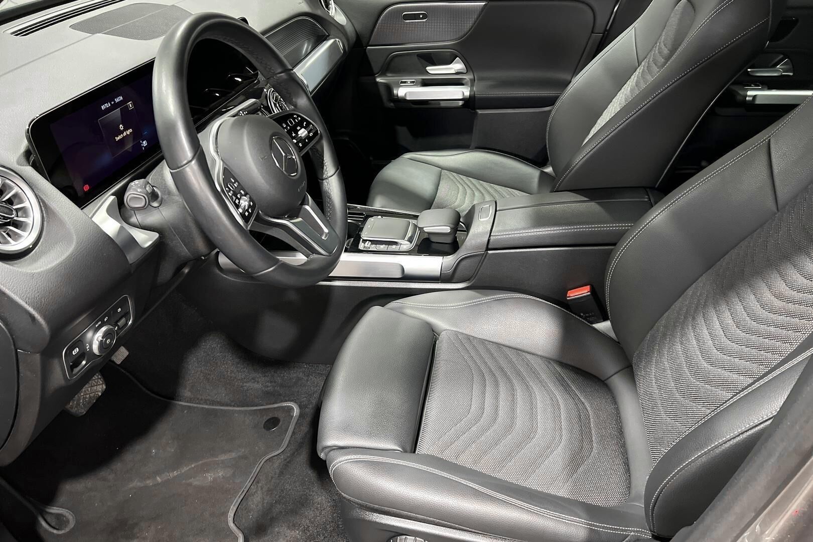 Mercedes-Benz EQB iso kuva 8