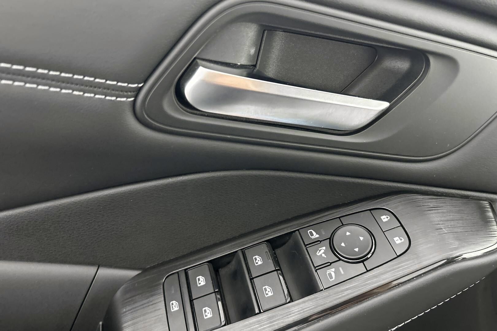 Nissan Qashqai iso kuva 24