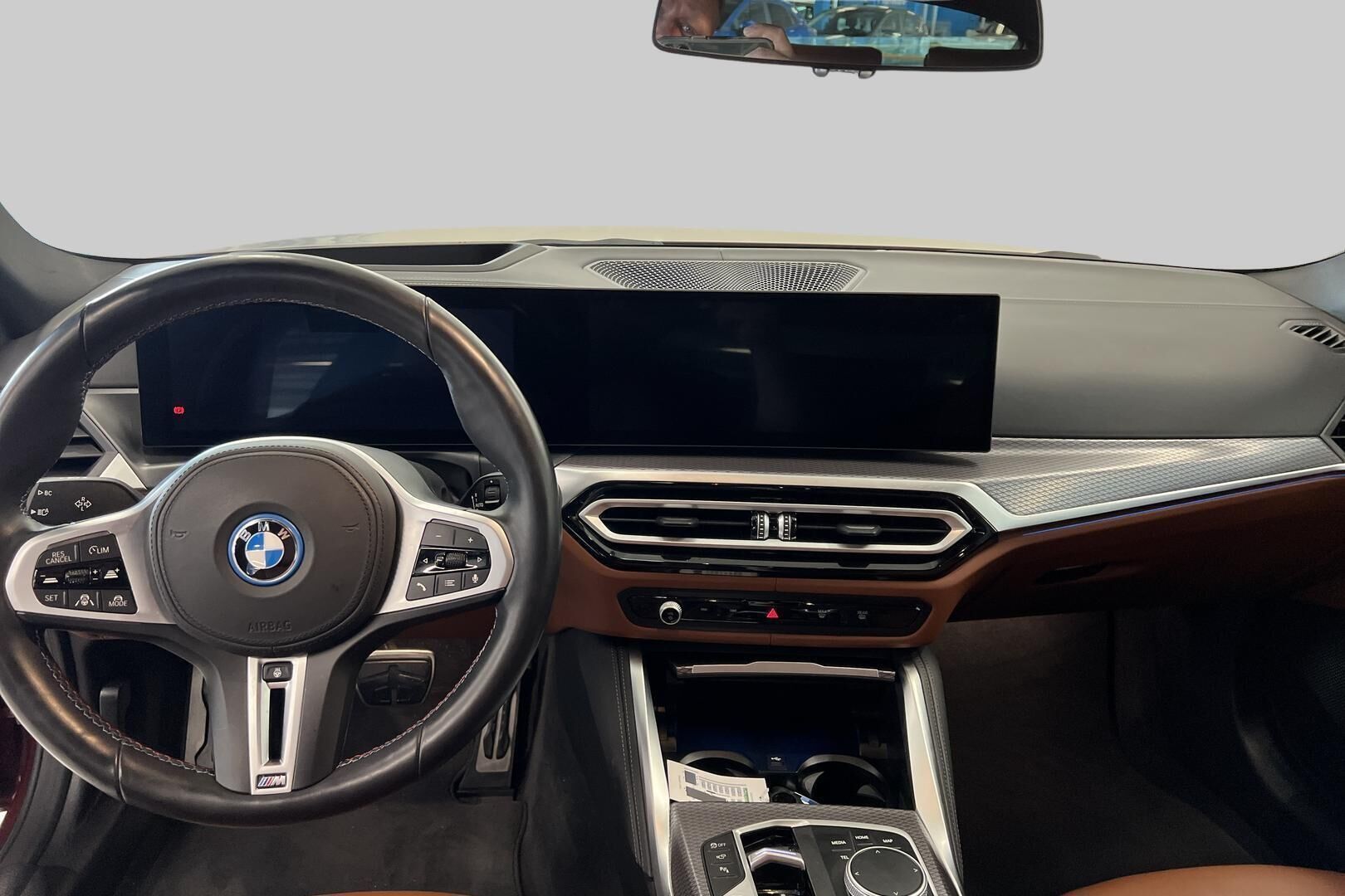 BMW i4 iso kuva 8