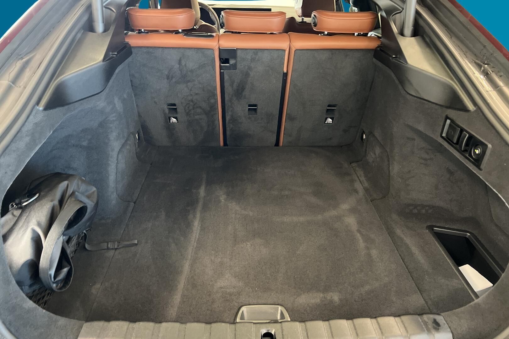BMW i4 iso kuva 9
