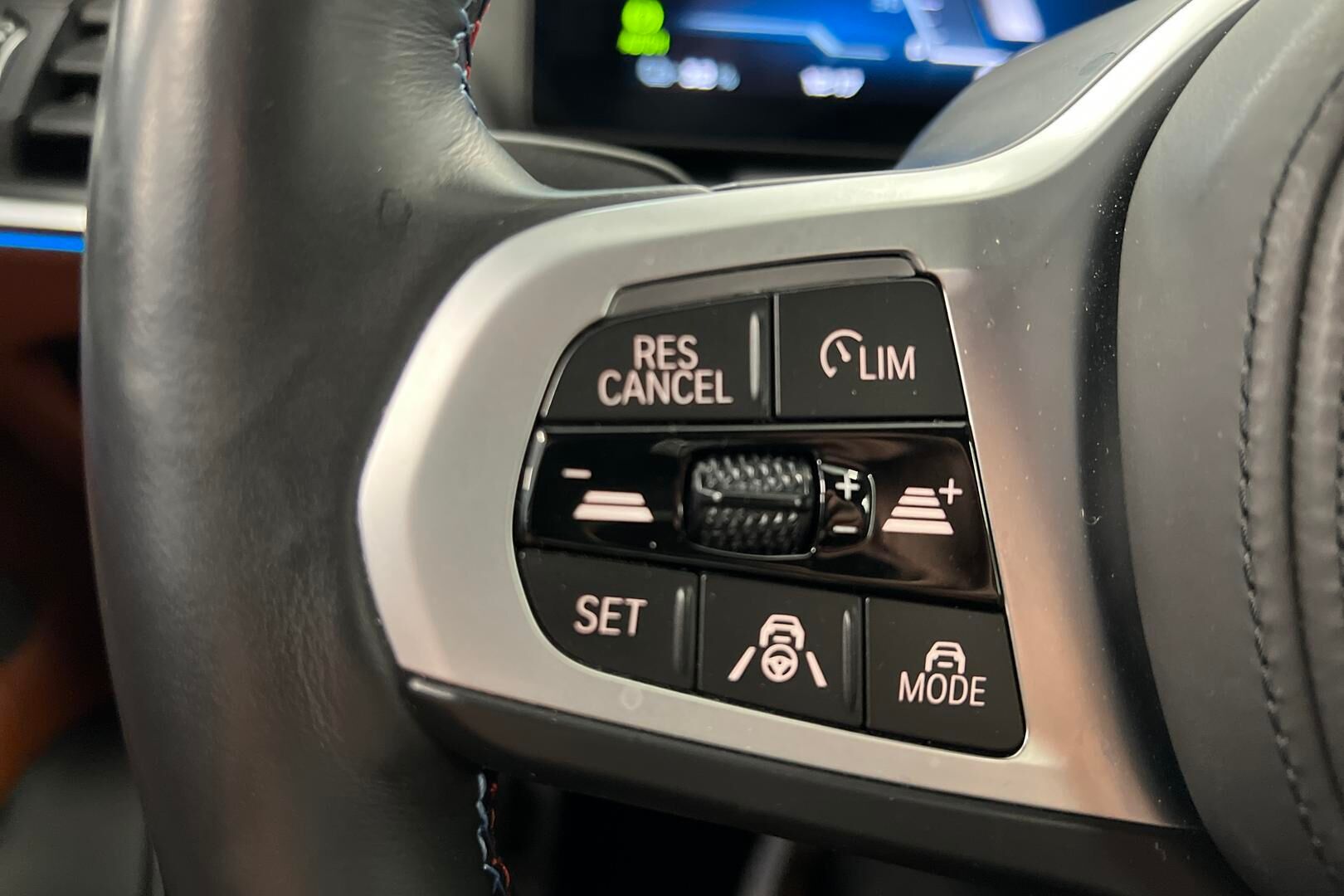 BMW i4 iso kuva 14
