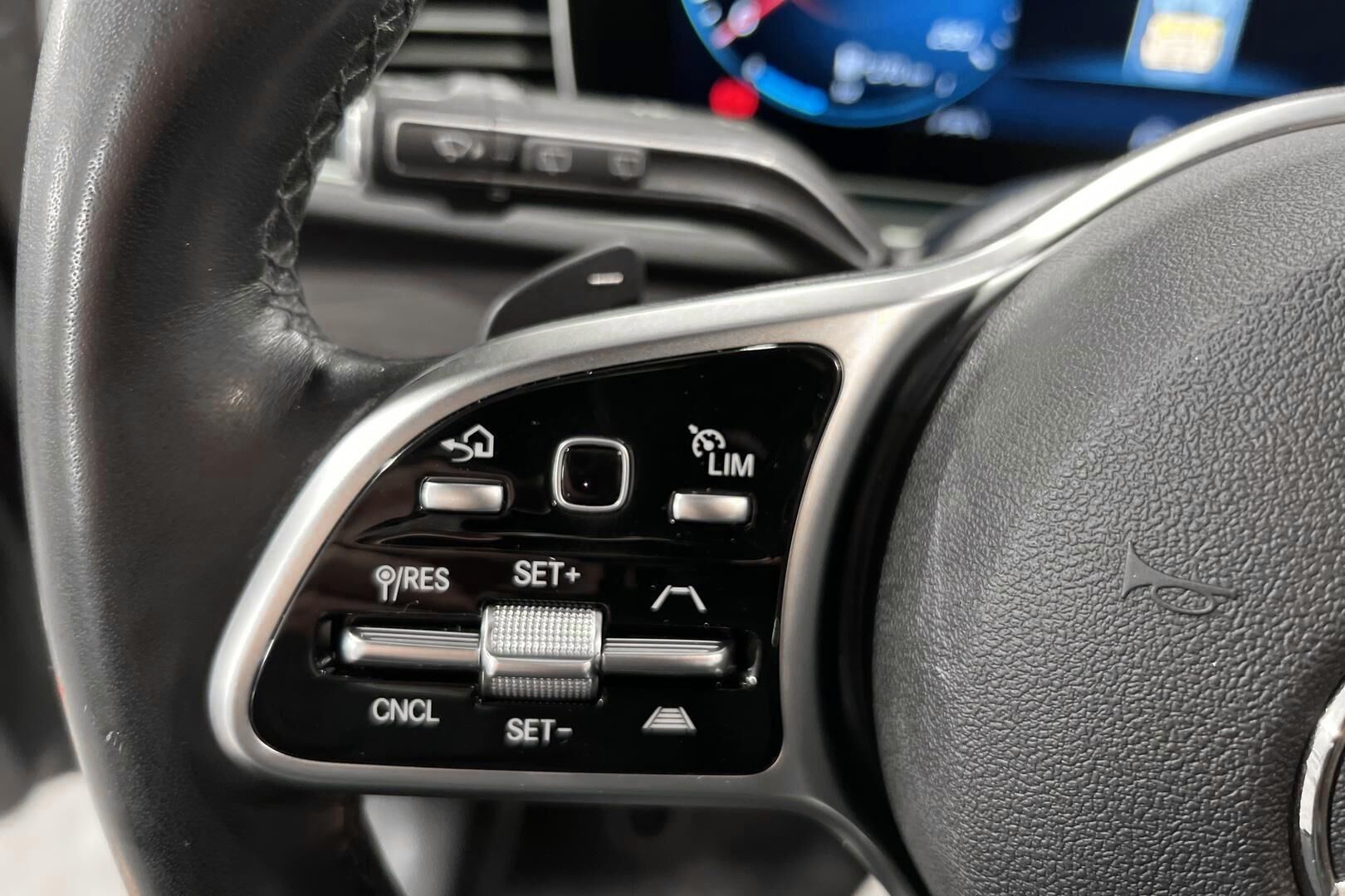 Mercedes-Benz GLE iso kuva 27