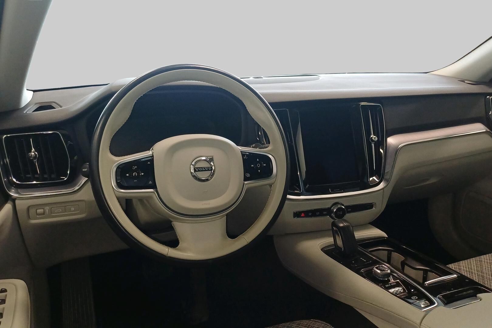 Volvo V60 iso kuva 2