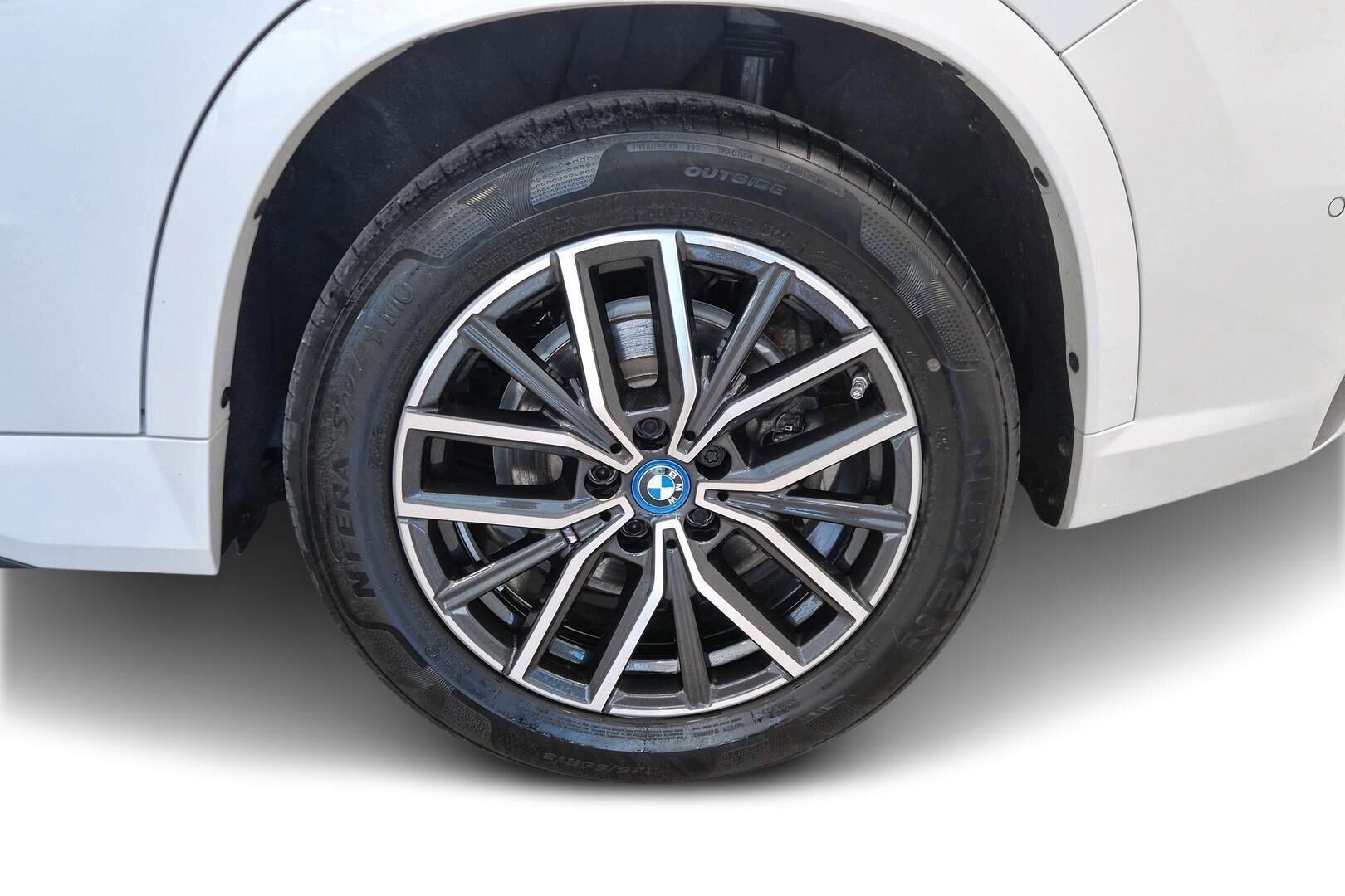 BMW X1 iso kuva 12