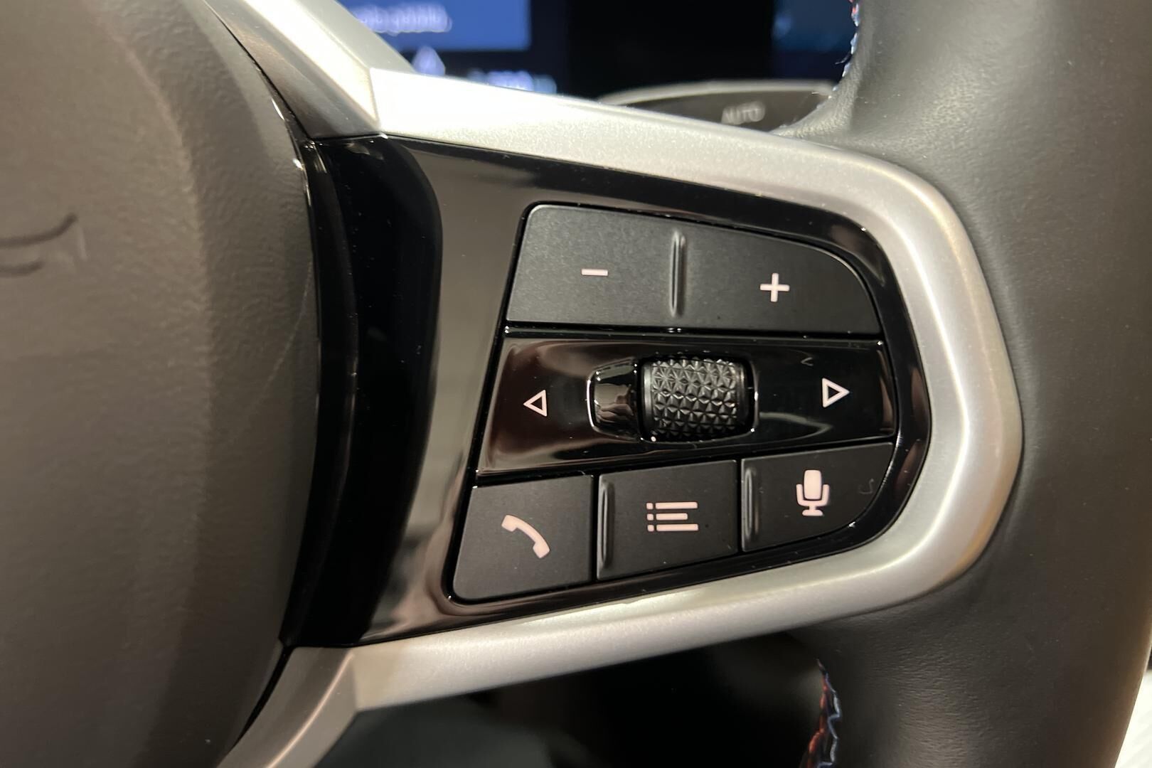 BMW I4 M50 iso kuva 18