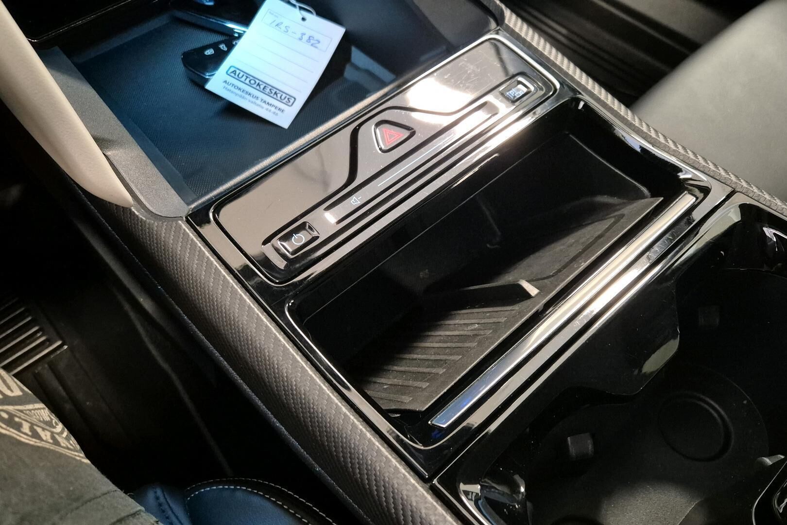 Ford Explorer iso kuva 16