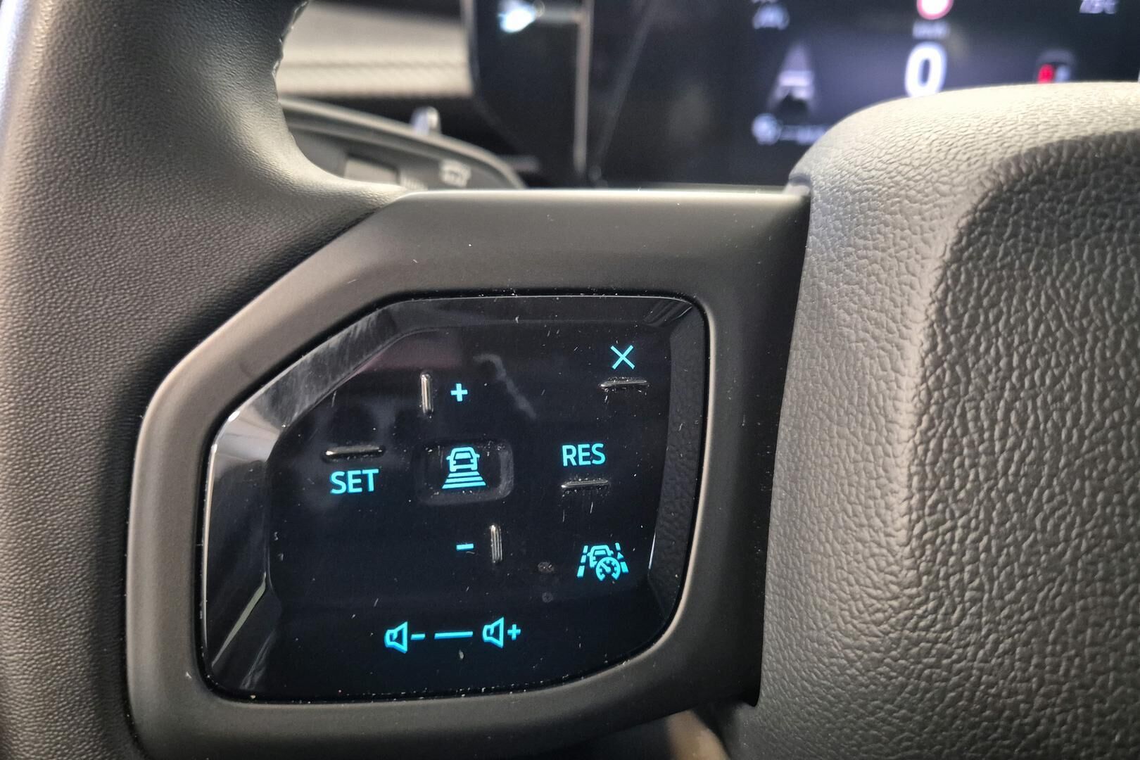 Ford Explorer iso kuva 19