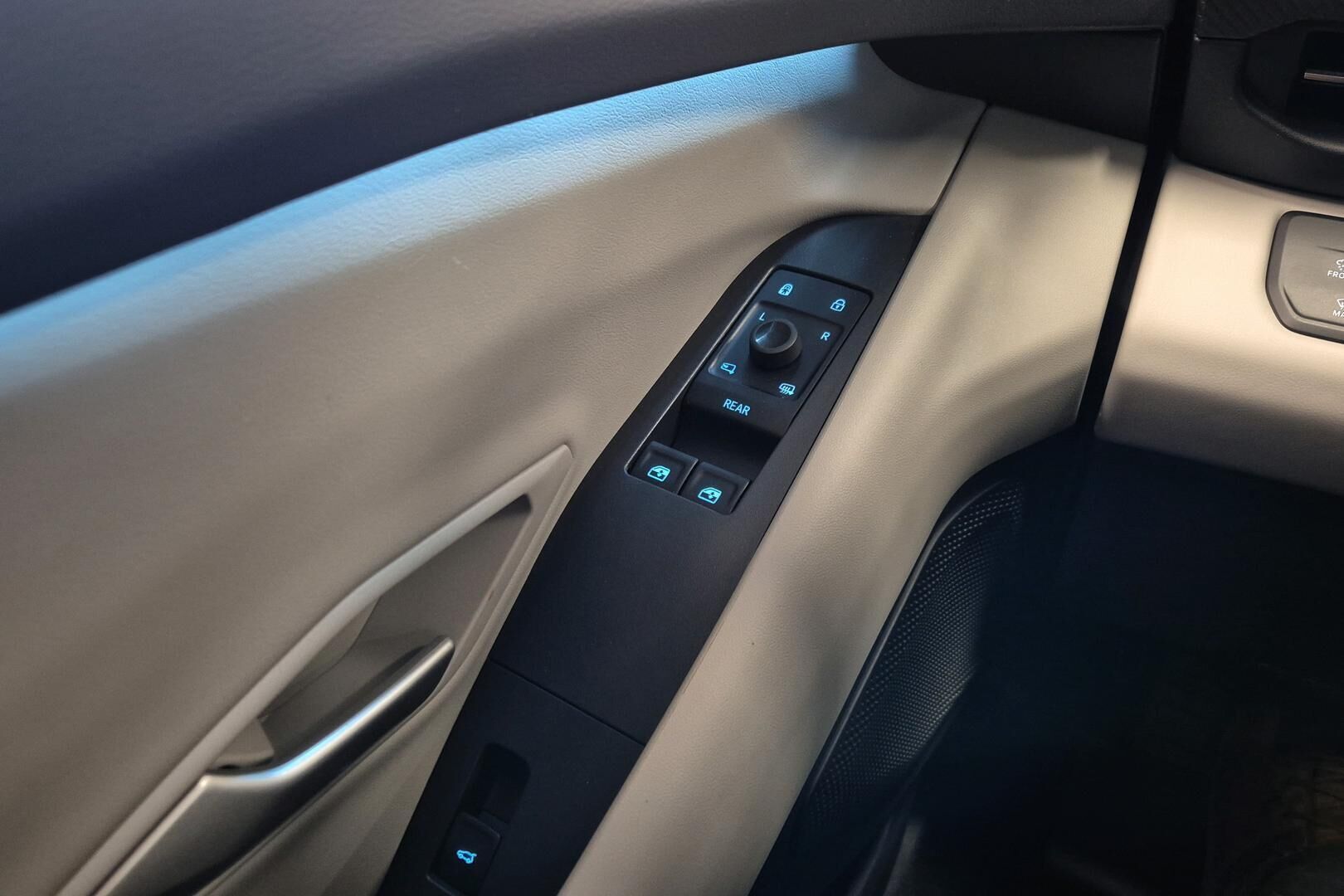 Ford Explorer iso kuva 20