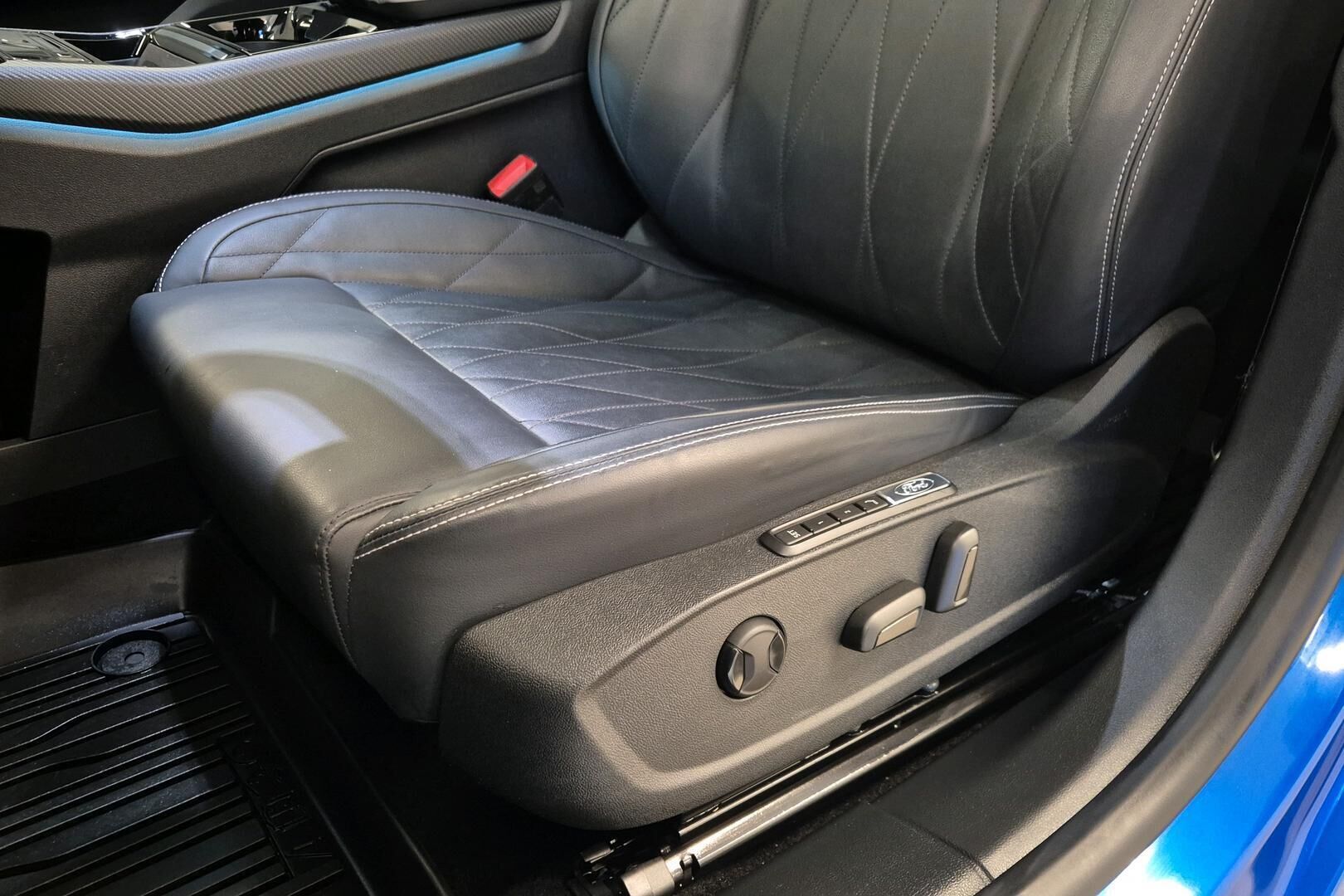 Ford Explorer iso kuva 22