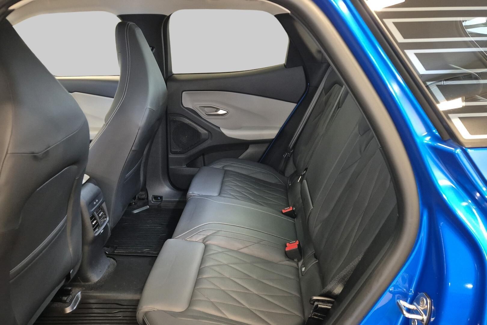 Ford Explorer iso kuva 9