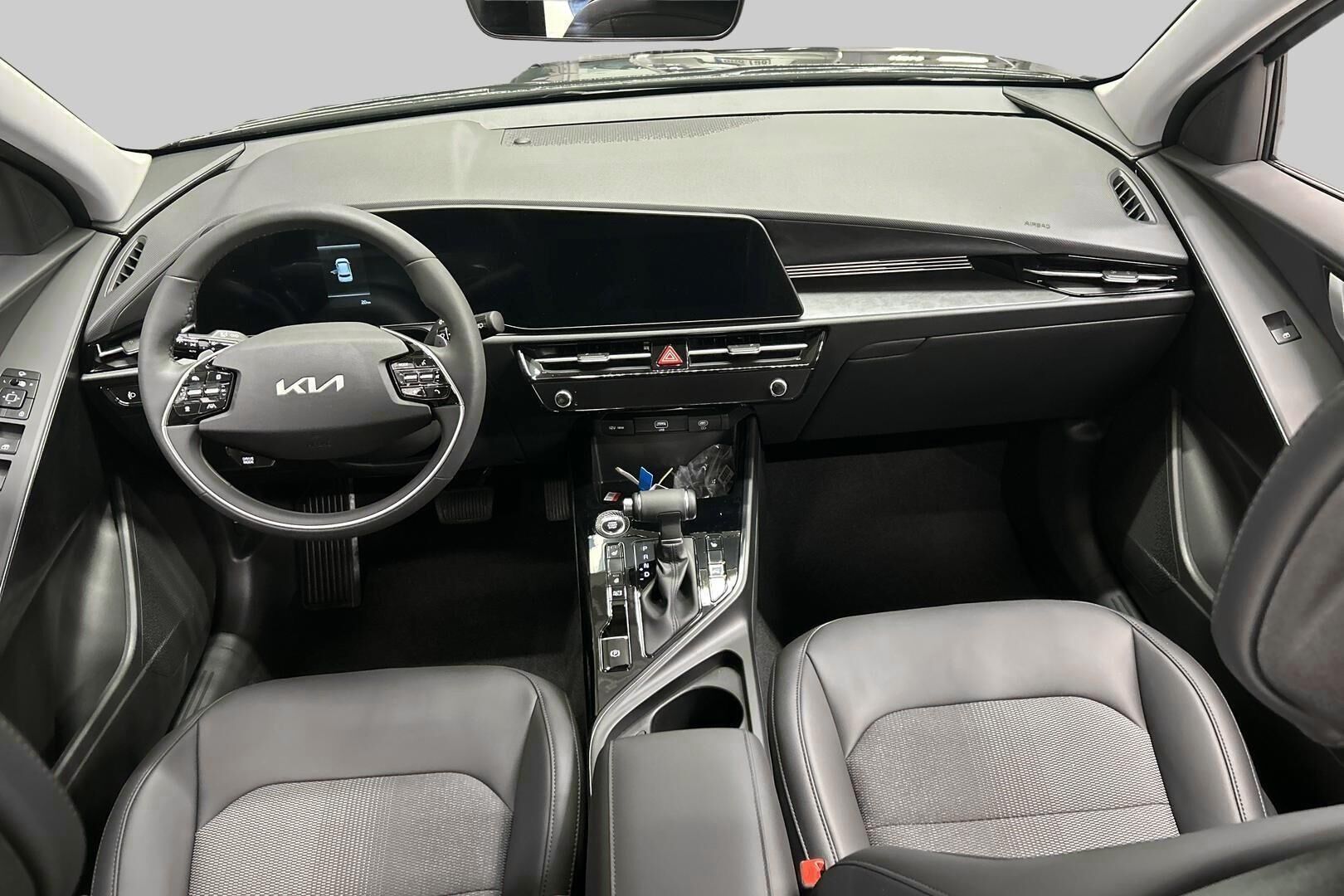 Kia Niro iso kuva 10