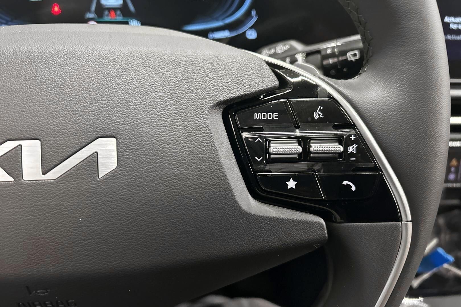 Kia Niro iso kuva 14