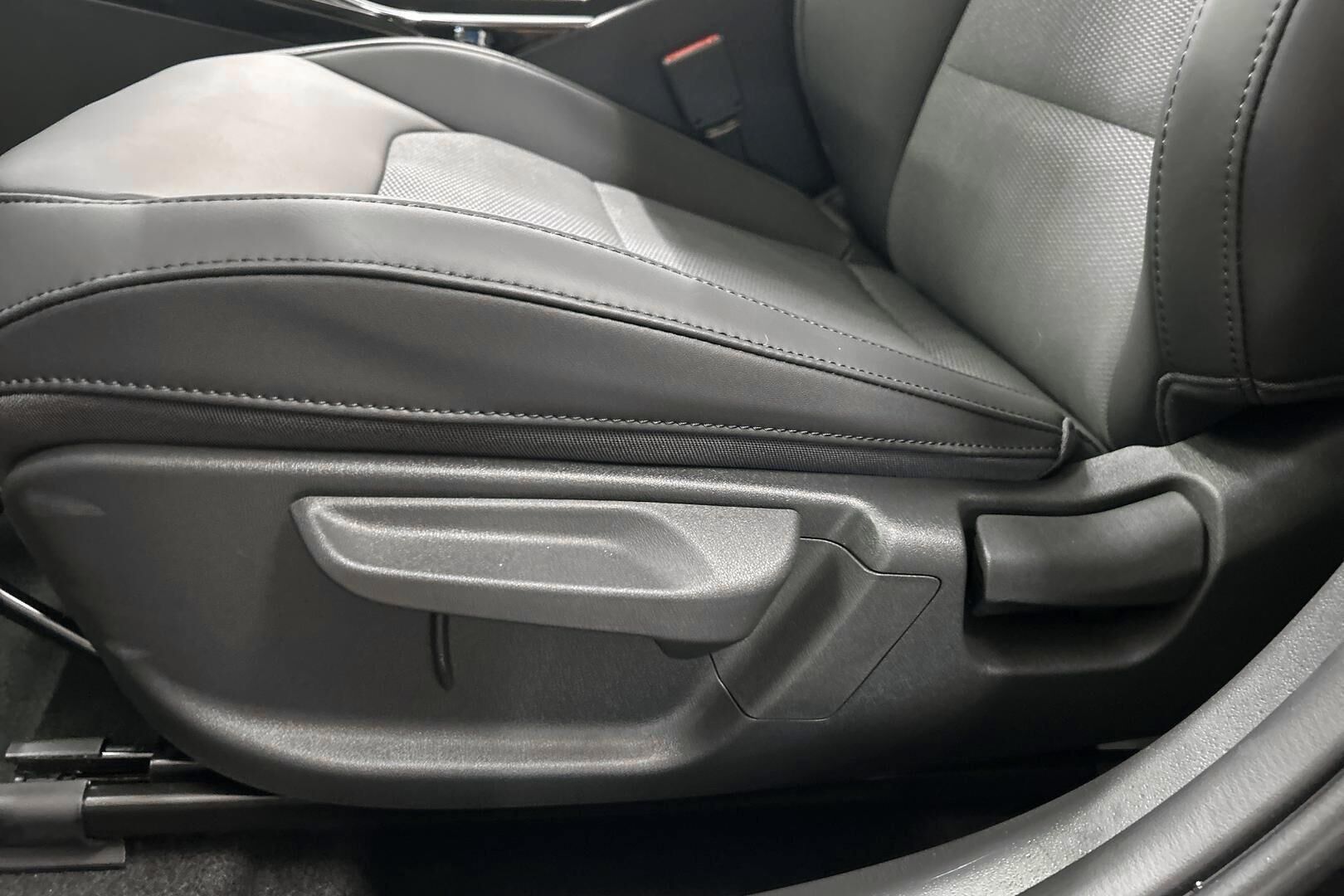 Kia Niro iso kuva 17
