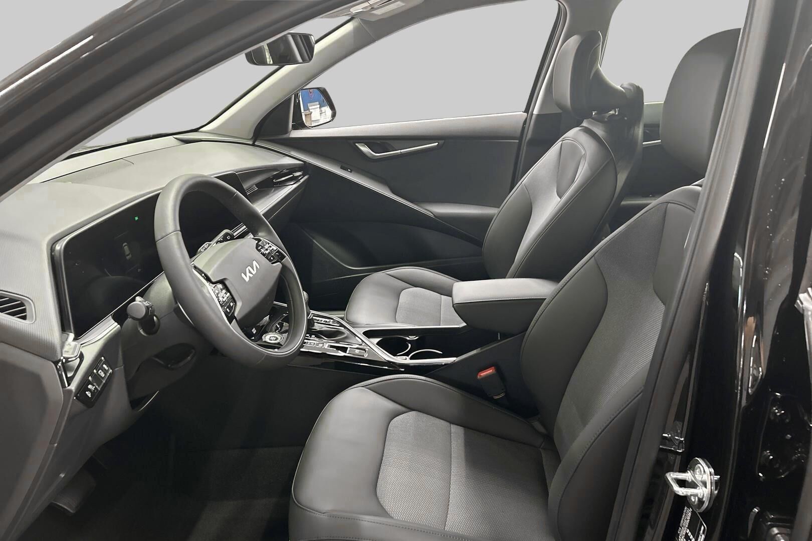 Kia Niro iso kuva 8