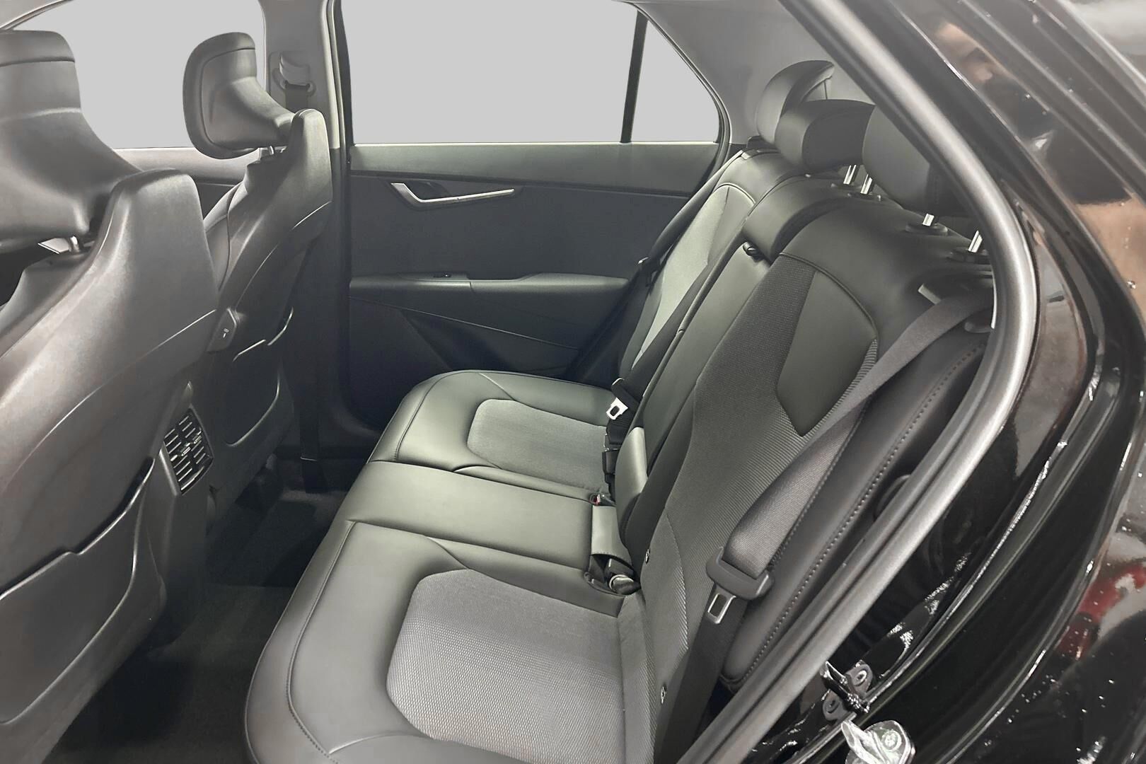 Kia Niro iso kuva 9