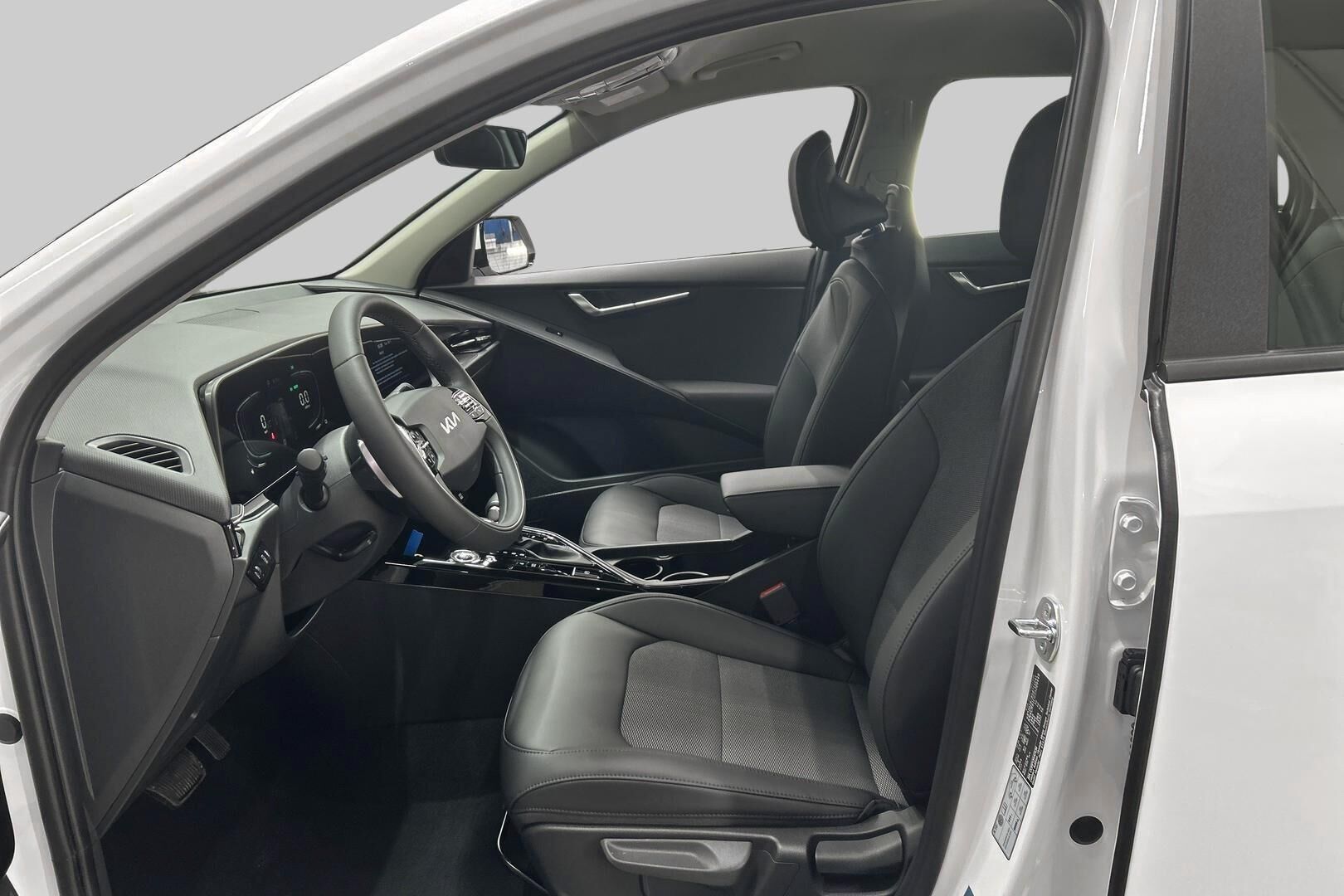 Kia Niro iso kuva 8