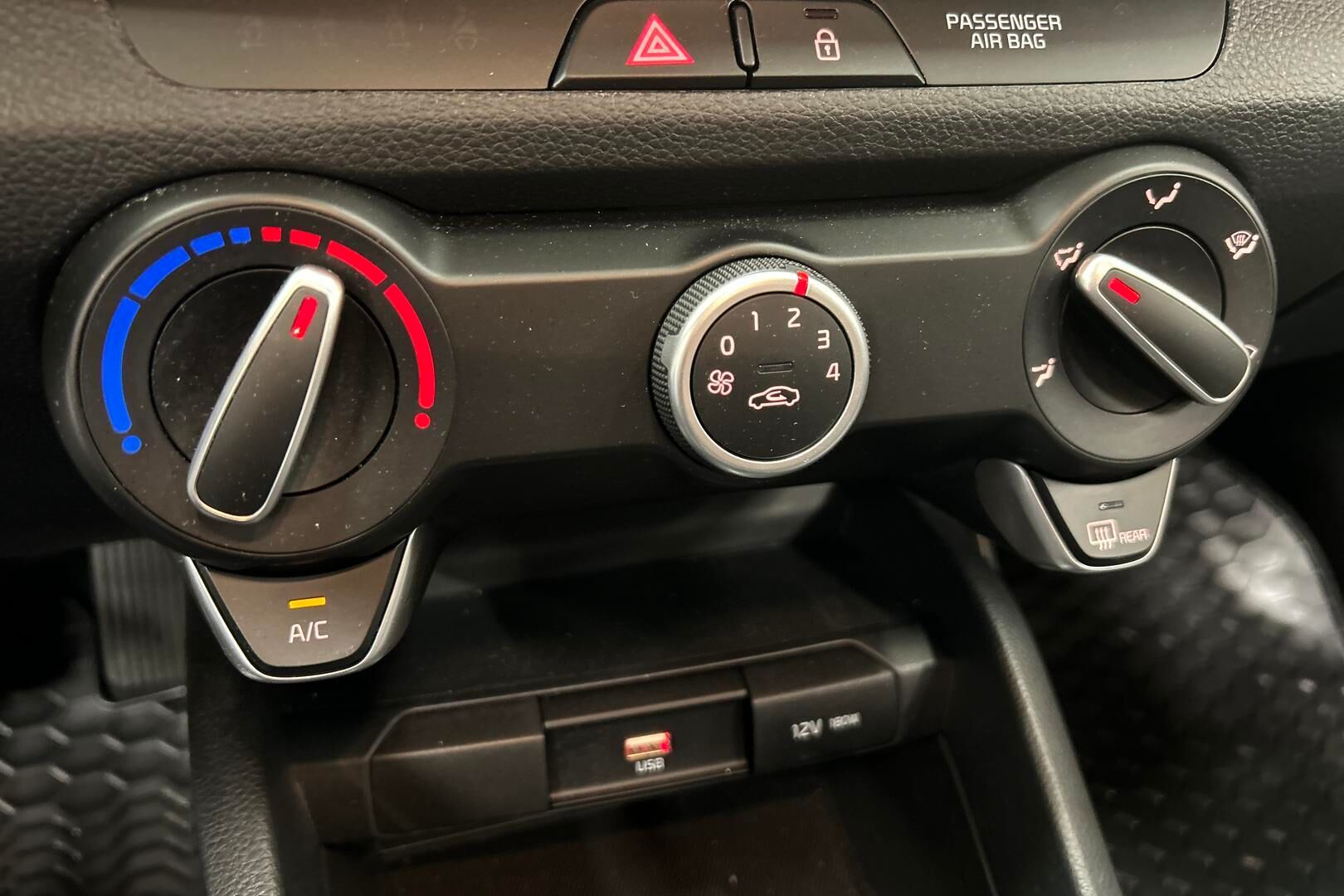 Kia Stonic iso kuva 17