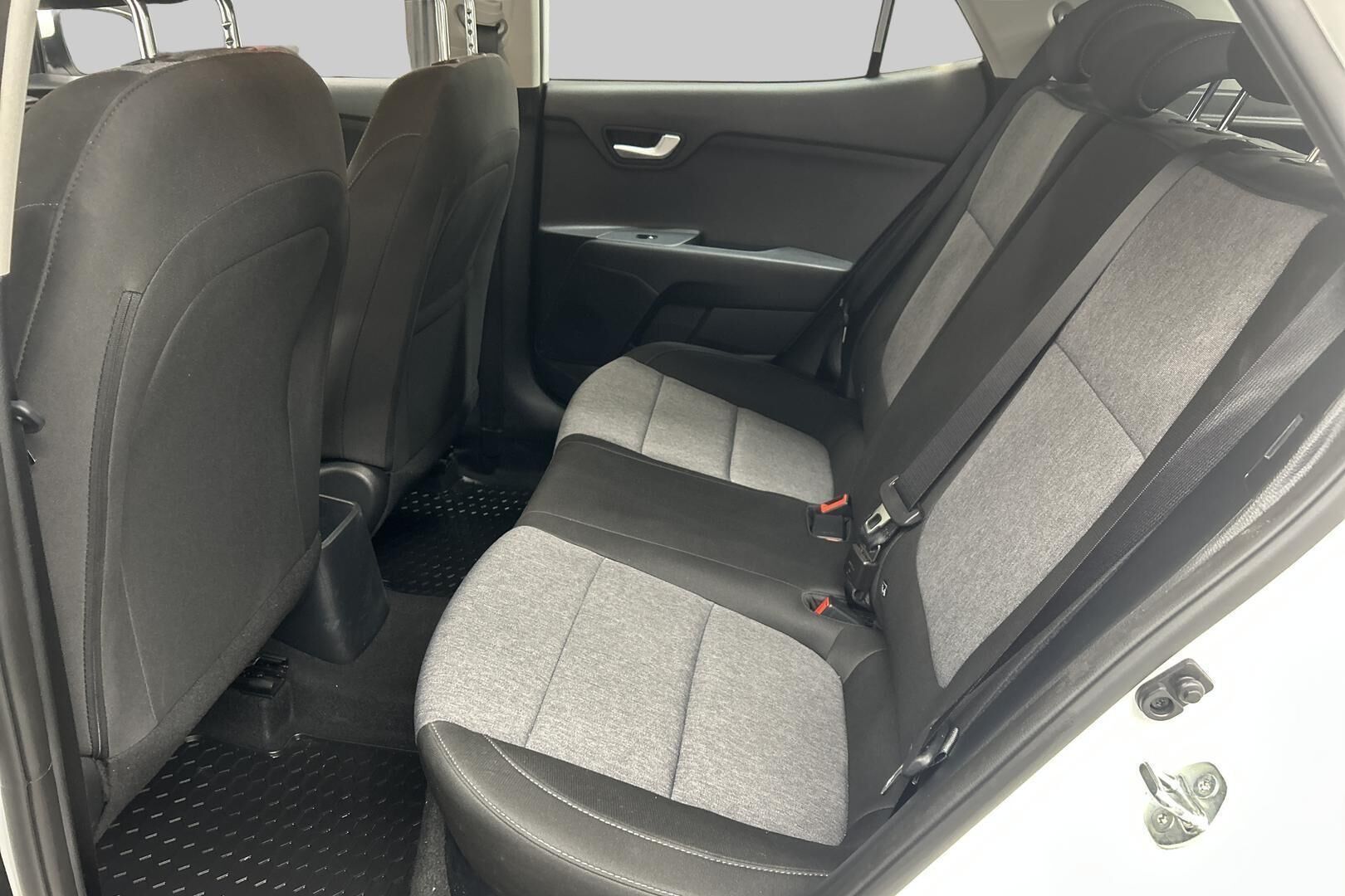 Kia Stonic iso kuva 8