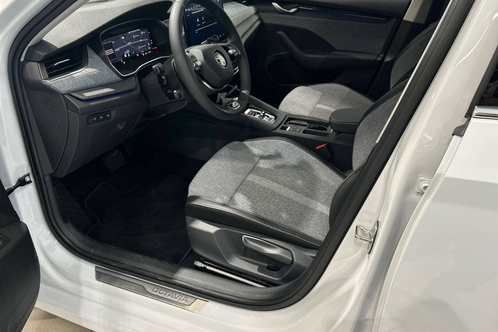 Skoda Octavia iso kuva 11
