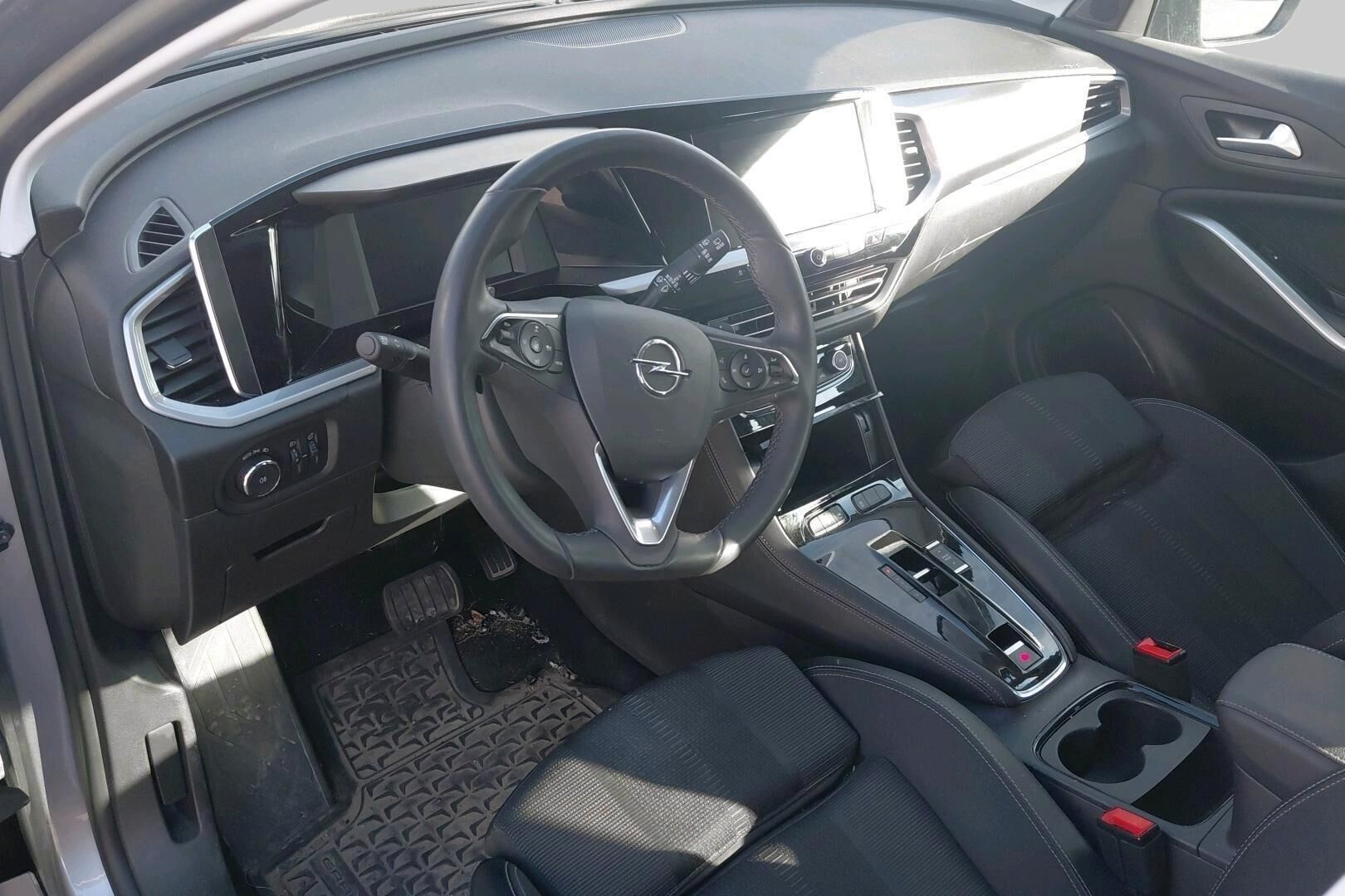 Opel Grandland iso kuva 2