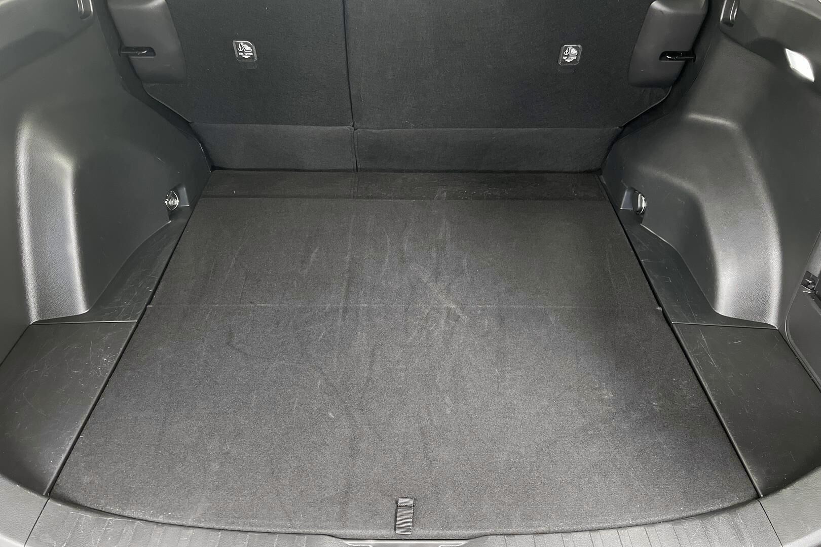 Toyota RAV4 iso kuva 11