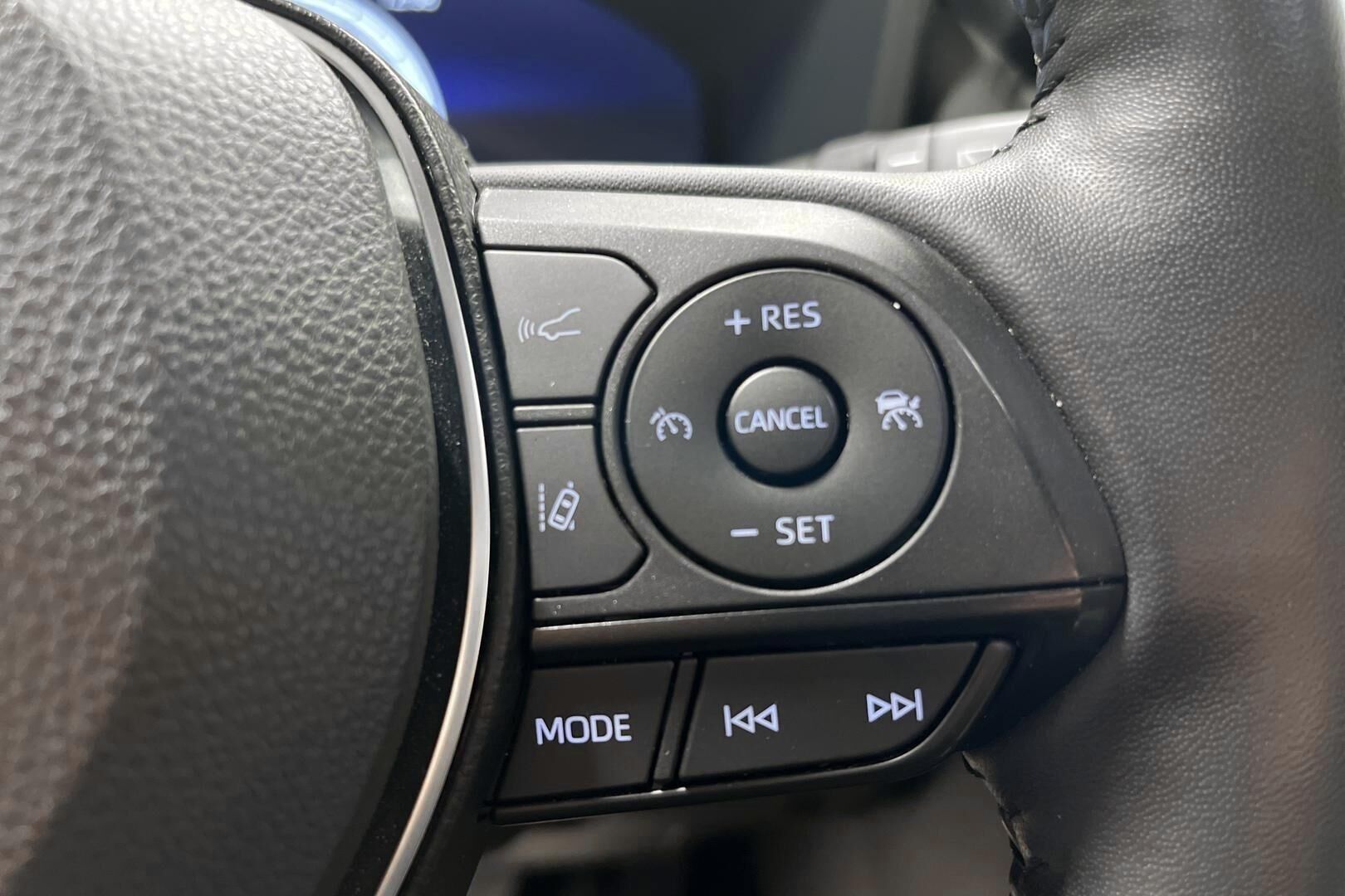 Toyota RAV4 iso kuva 15