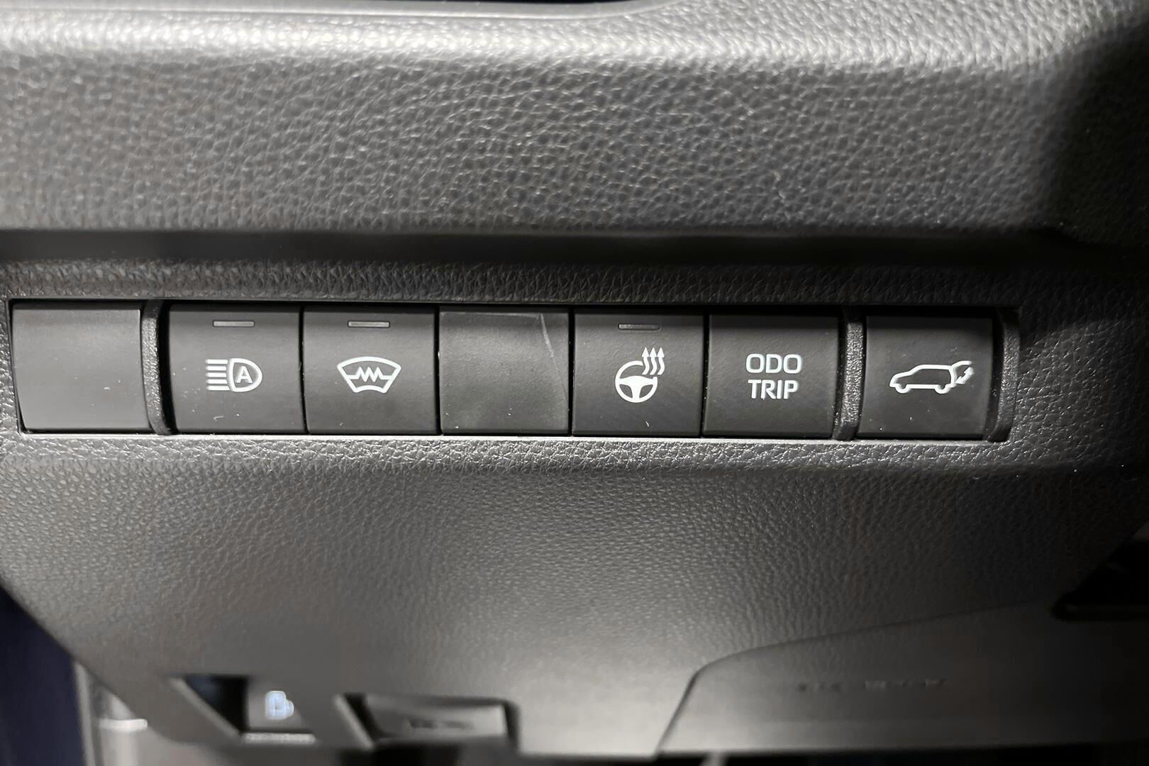 Toyota RAV4 iso kuva 17