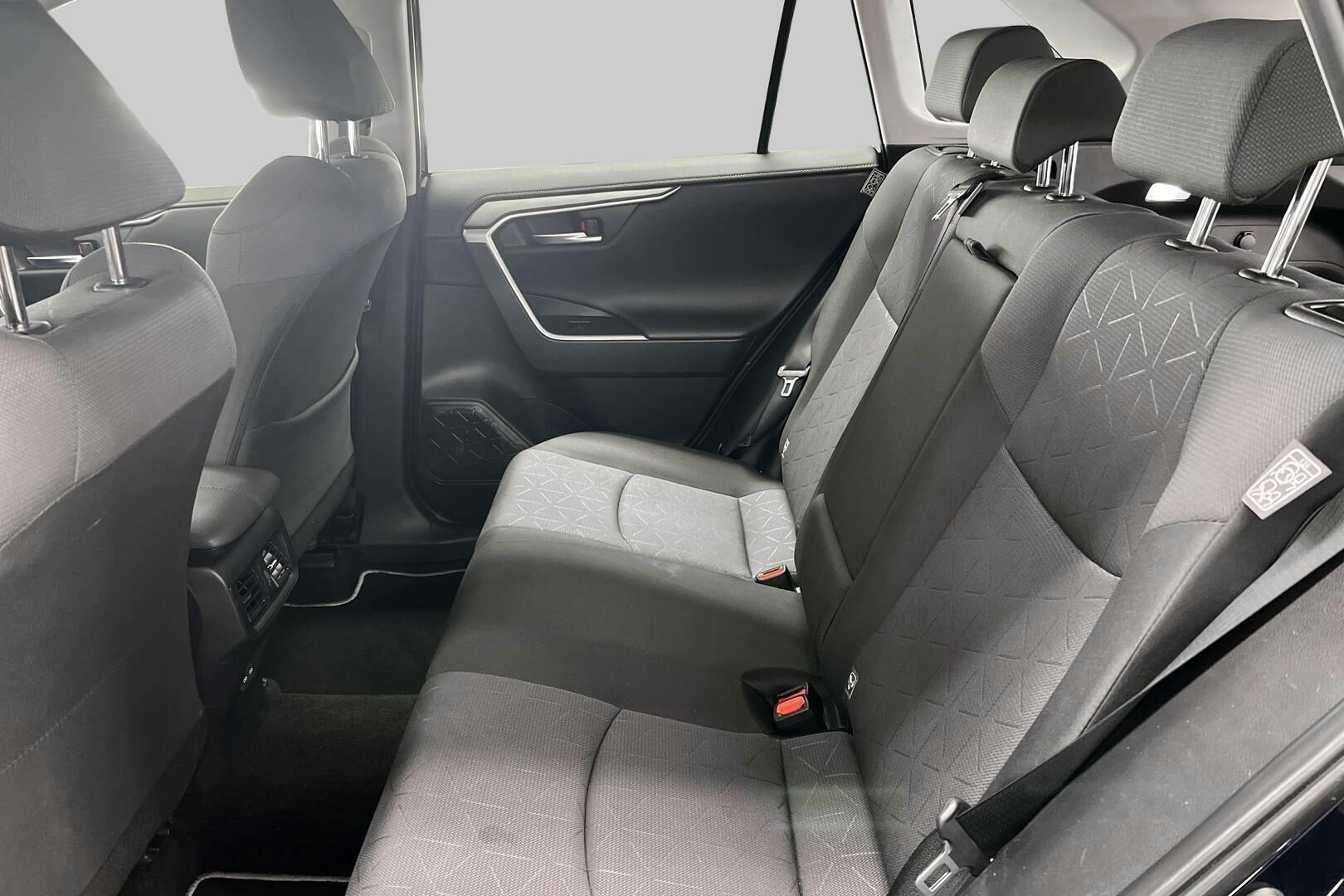 Toyota RAV4 iso kuva 9
