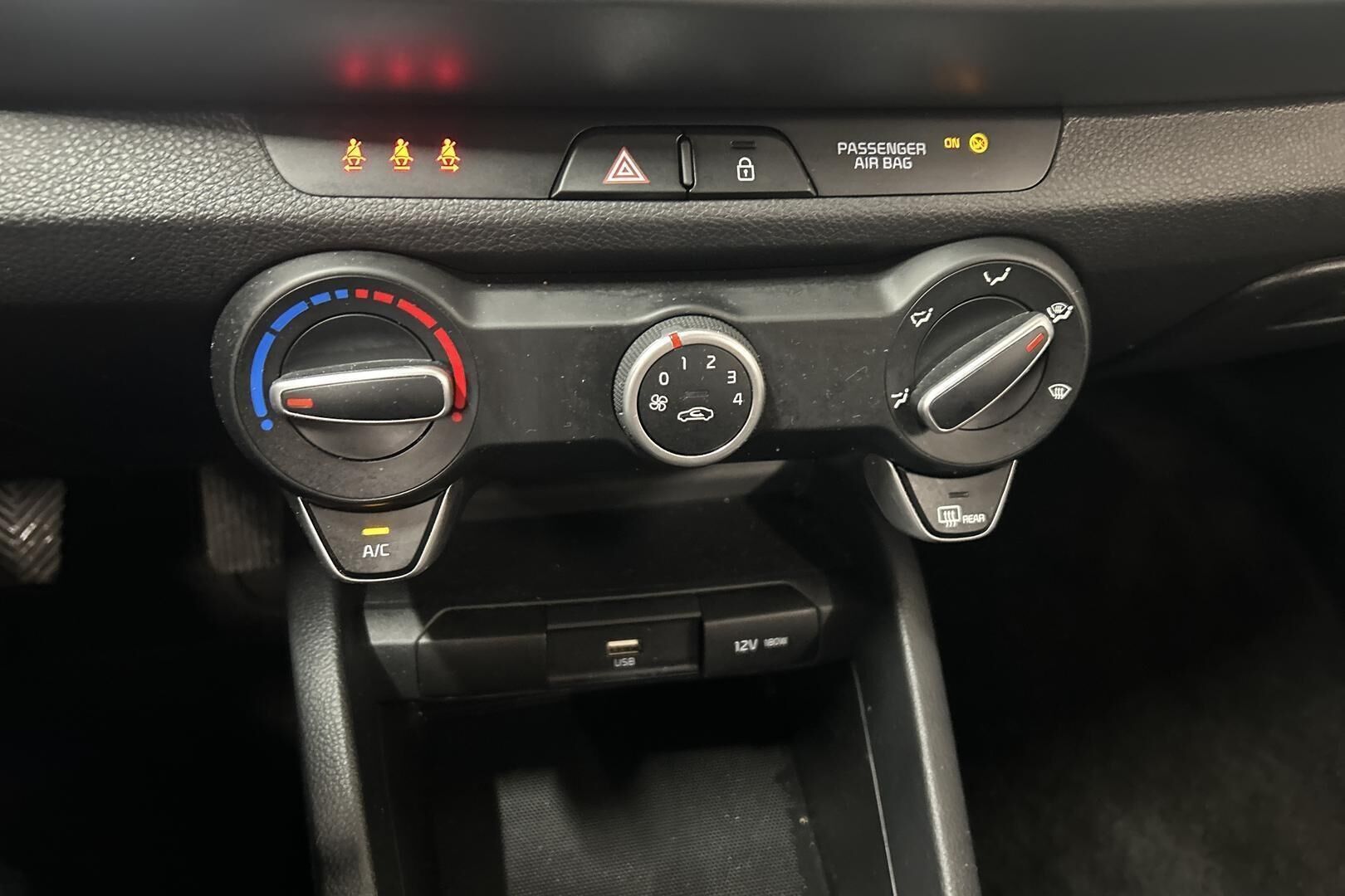 Kia Stonic iso kuva 15