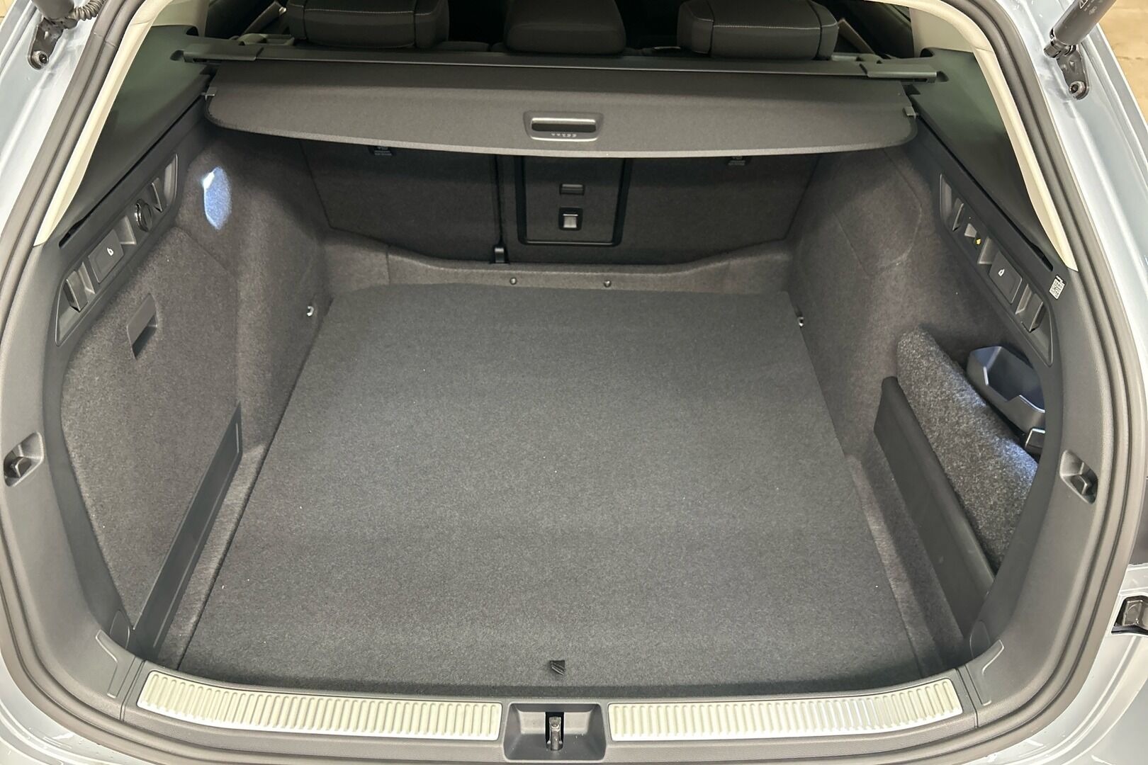 SKODA Superb iso kuva 9