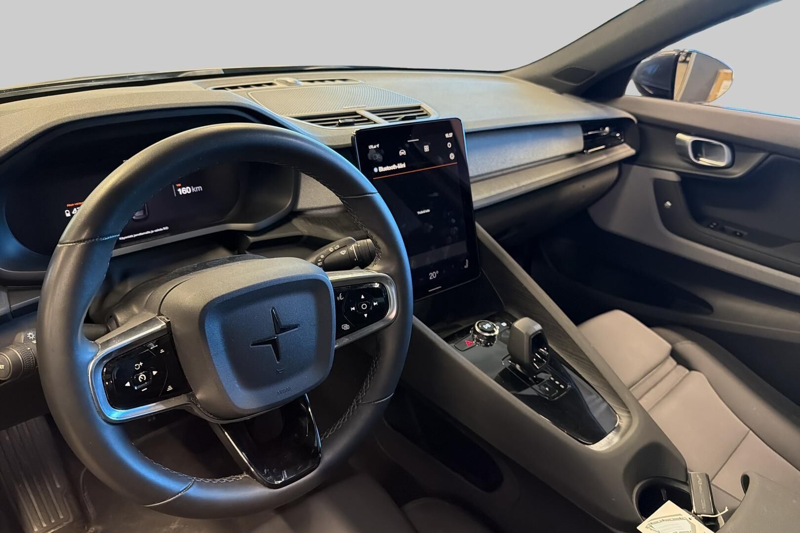 Polestar 2 iso kuva 1