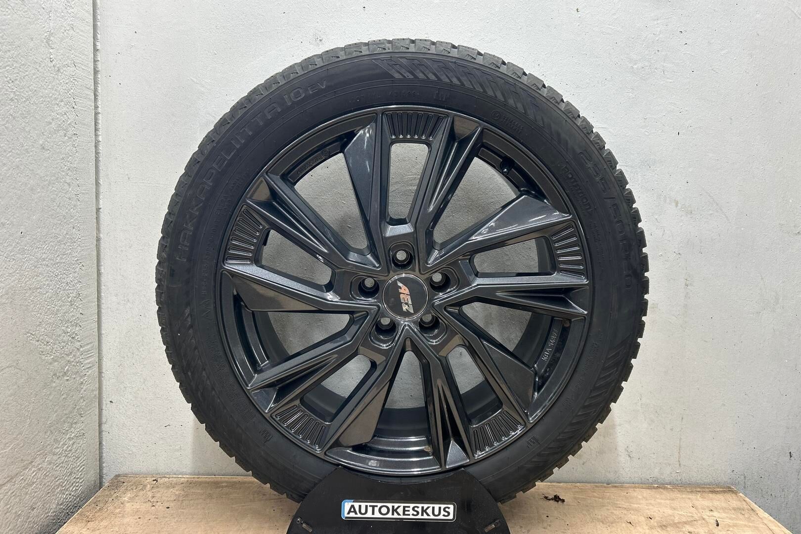 Audi Q4 e-tron iso kuva 10
