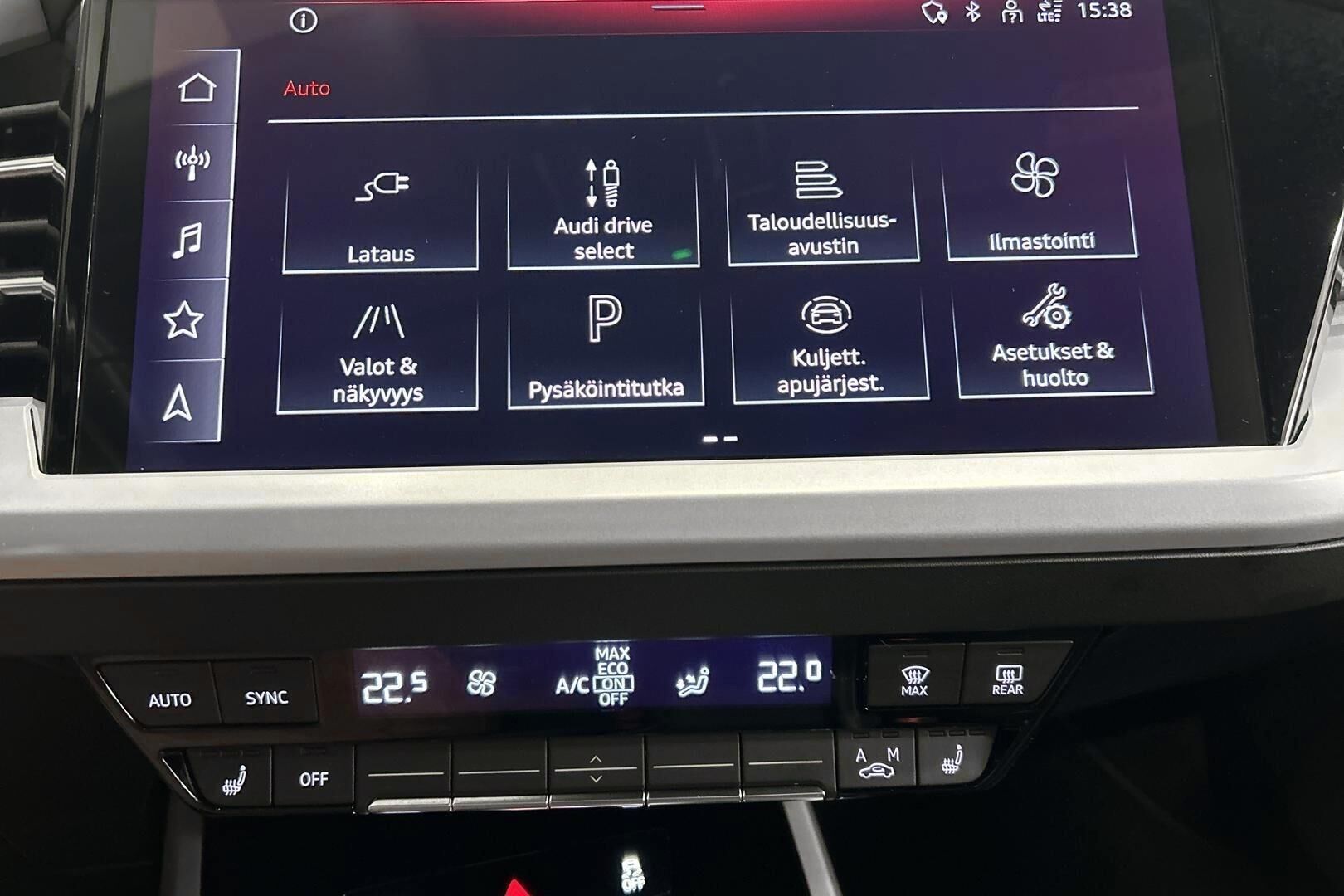Audi Q4 e-tron iso kuva 12