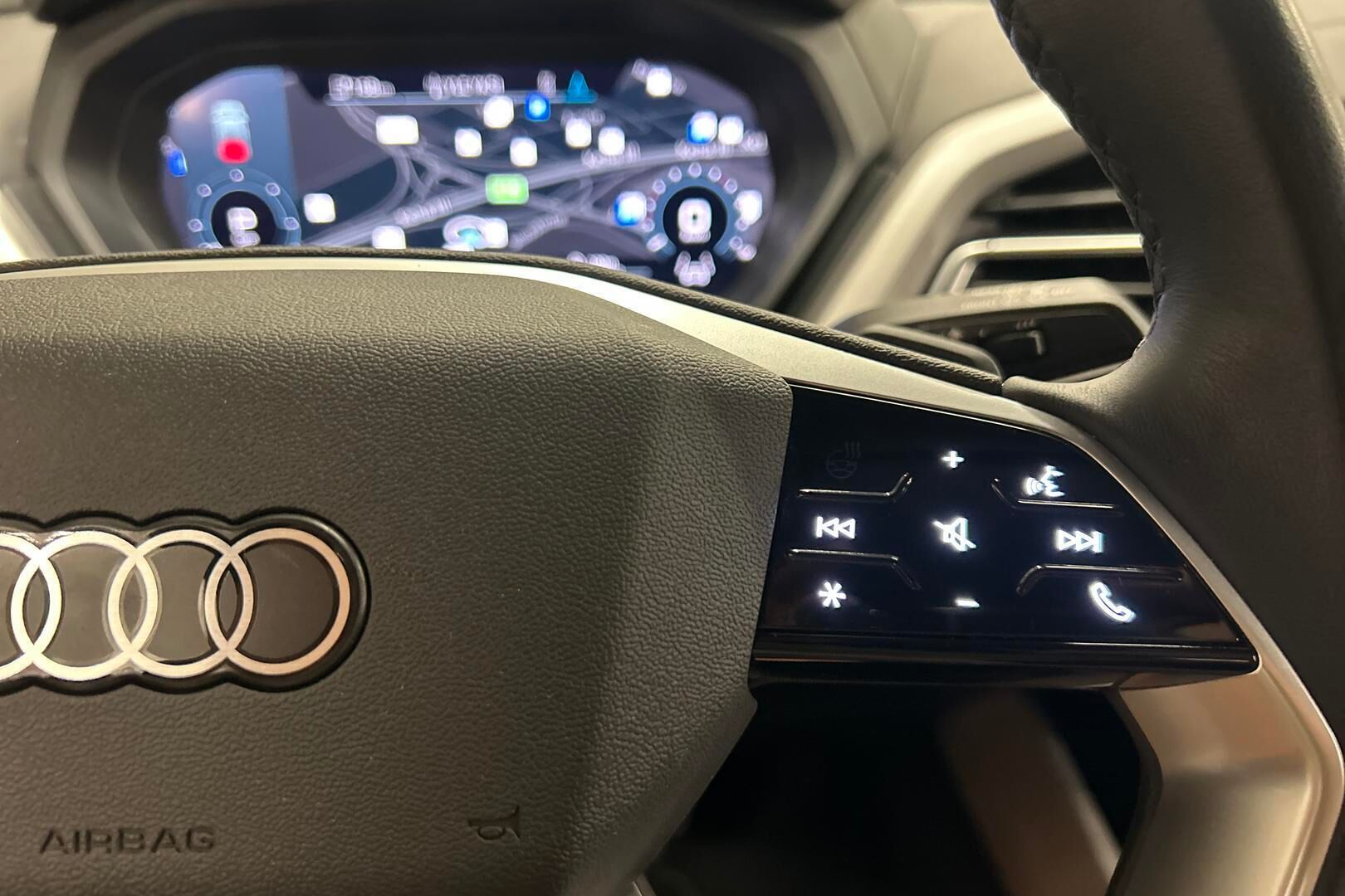 Audi Q4 e-tron iso kuva 14