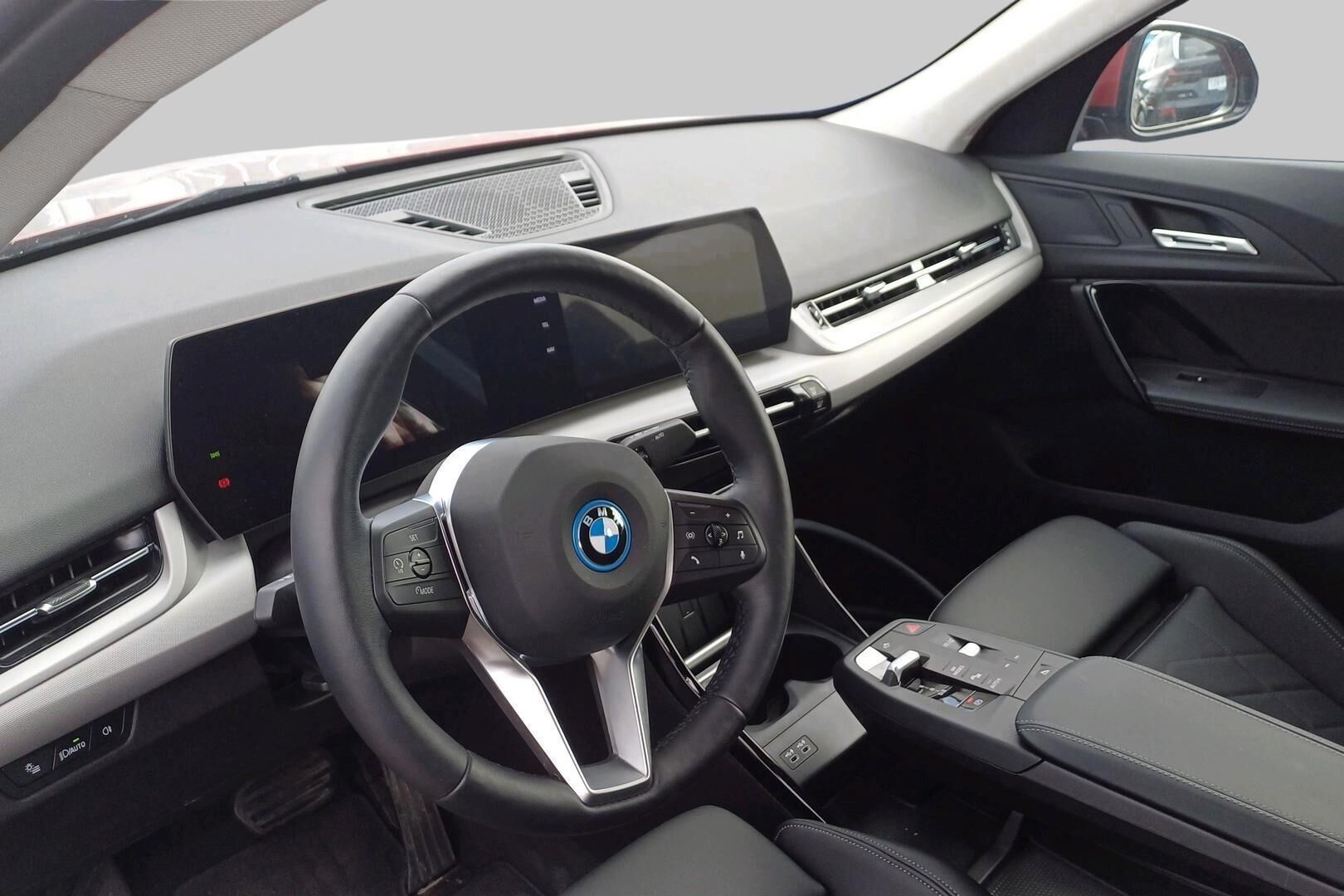 BMW iX2 iso kuva 1