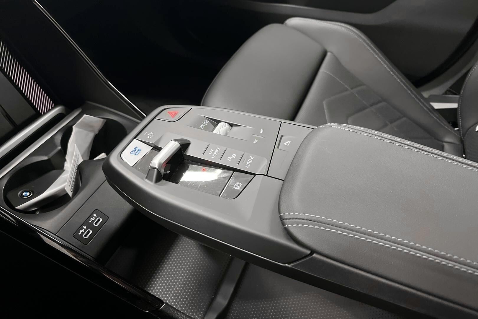 BMW iX2 iso kuva 15