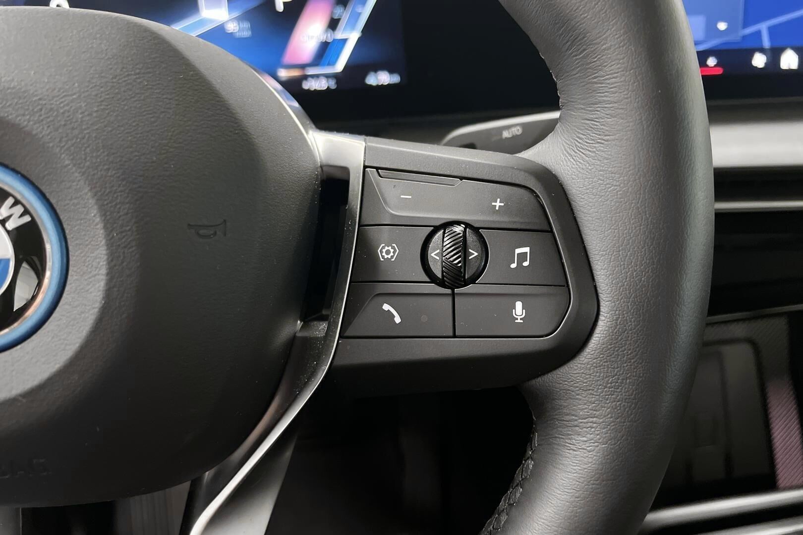 BMW iX2 iso kuva 17