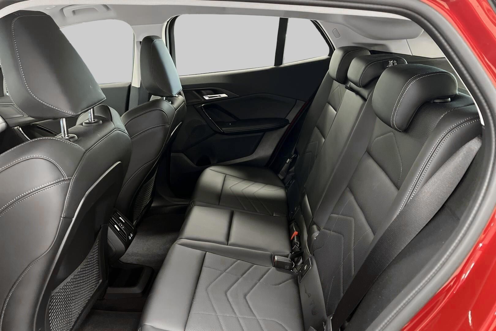 BMW iX2 iso kuva 9