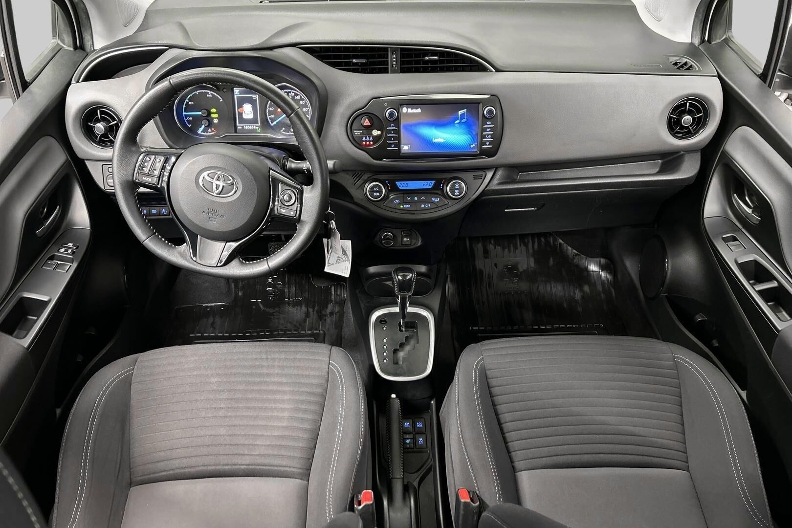 Toyota Yaris iso kuva 11