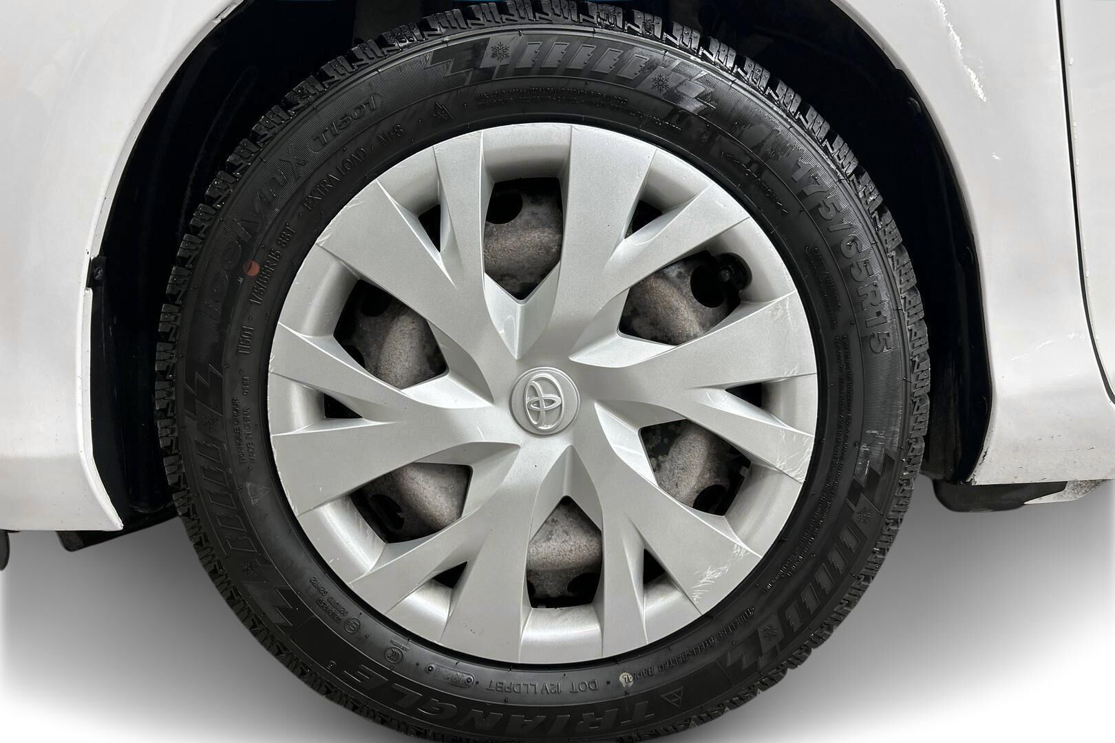 Toyota Yaris iso kuva 13