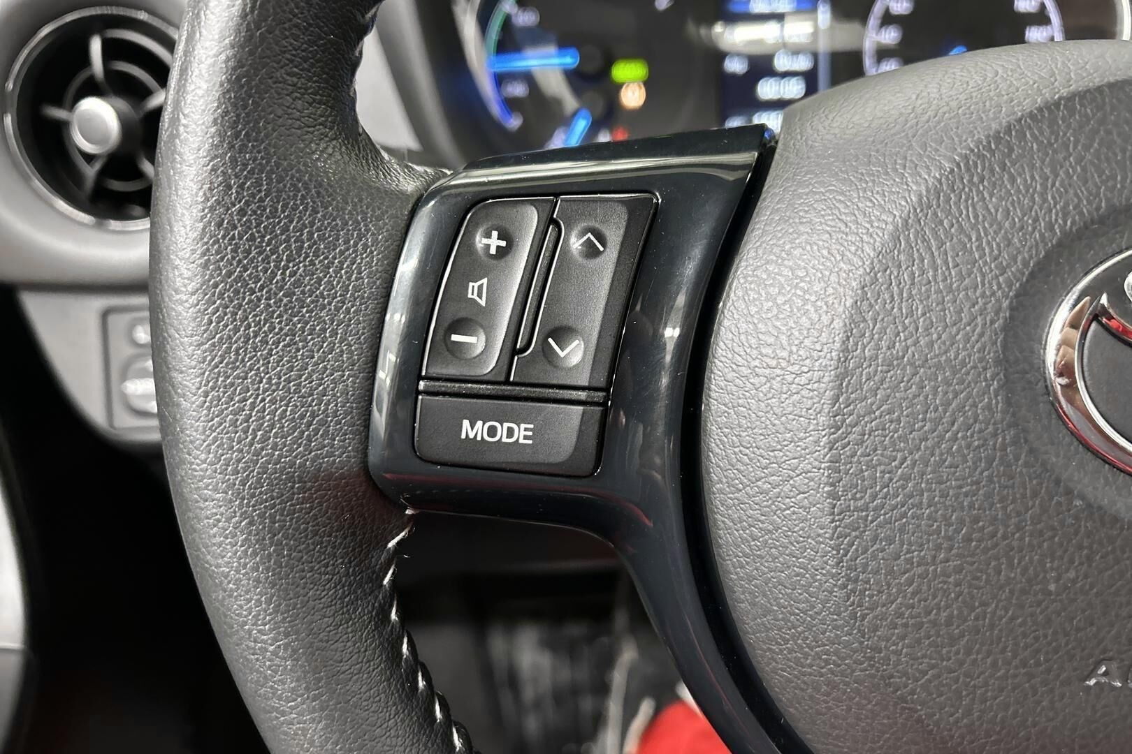 Toyota Yaris iso kuva 18