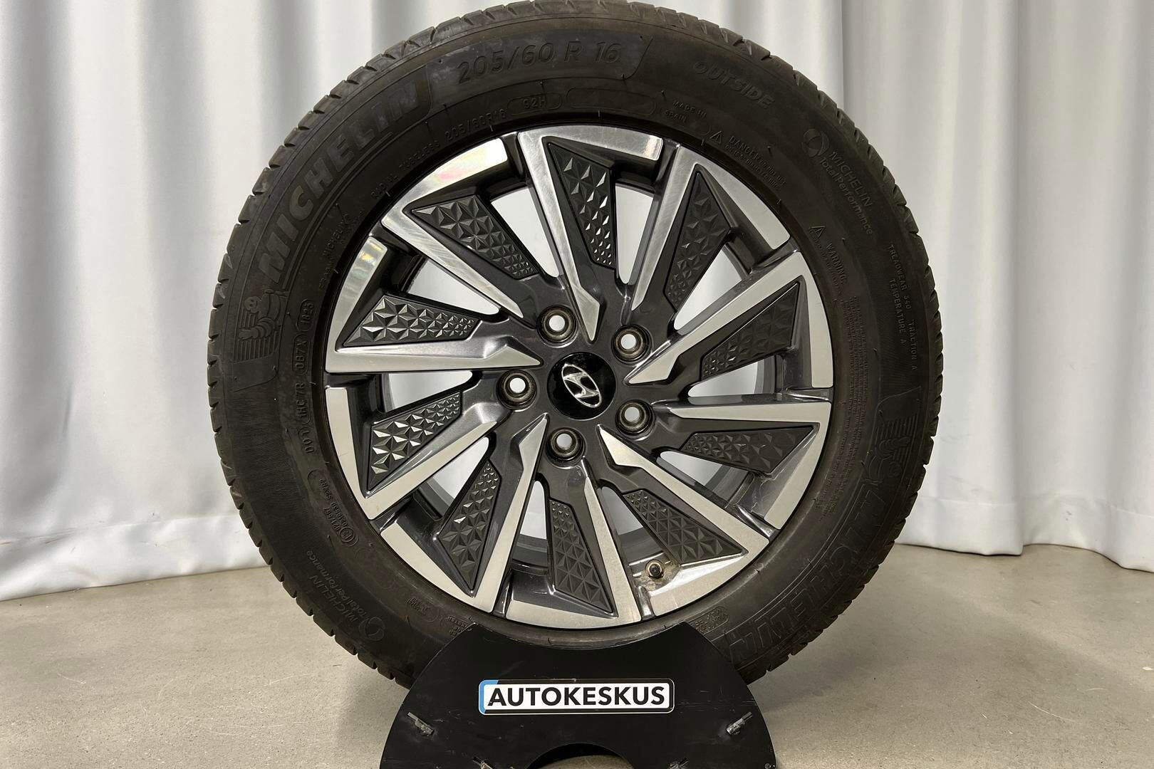 Hyundai IONIQ electric iso kuva 18